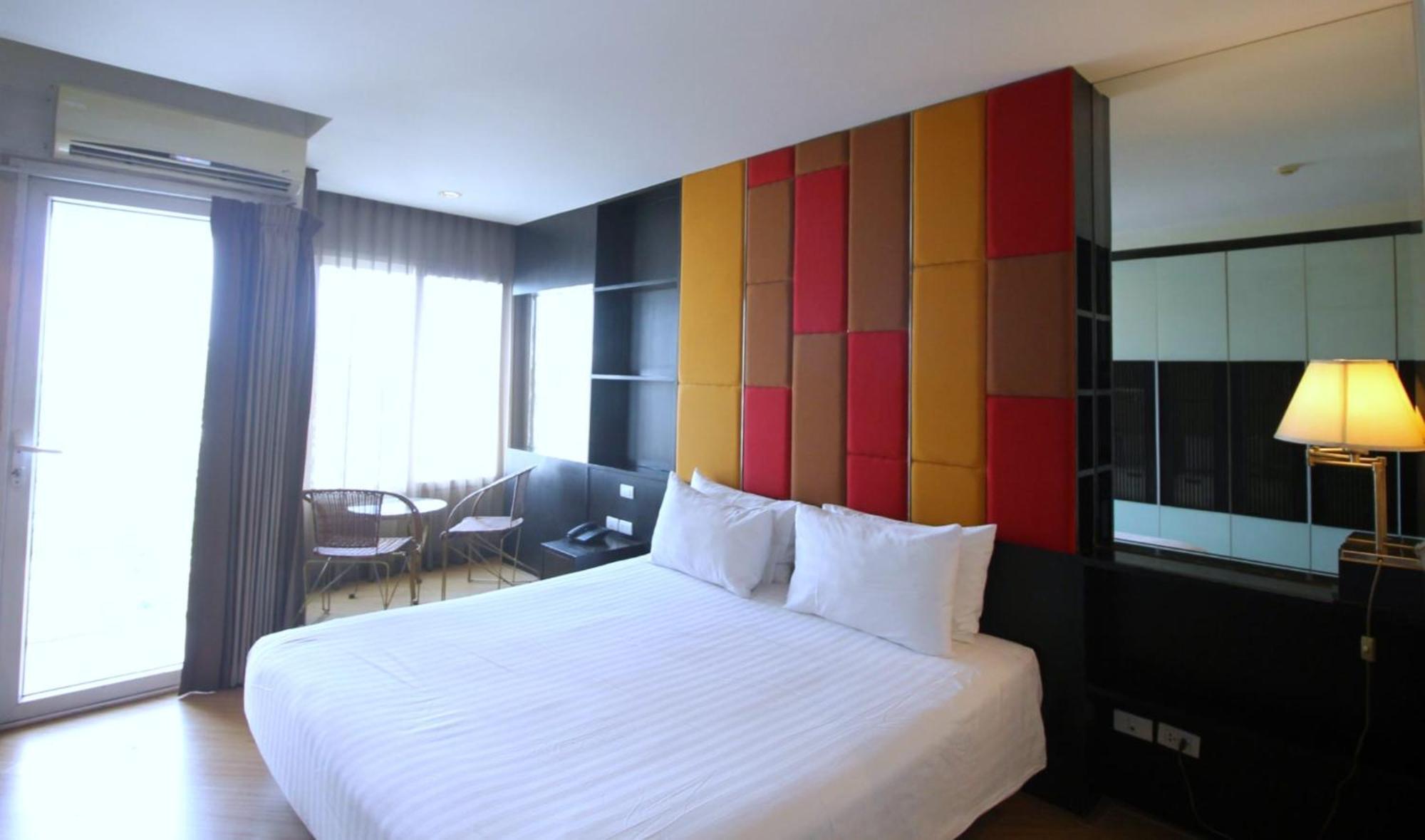 Superior Corner Room City View