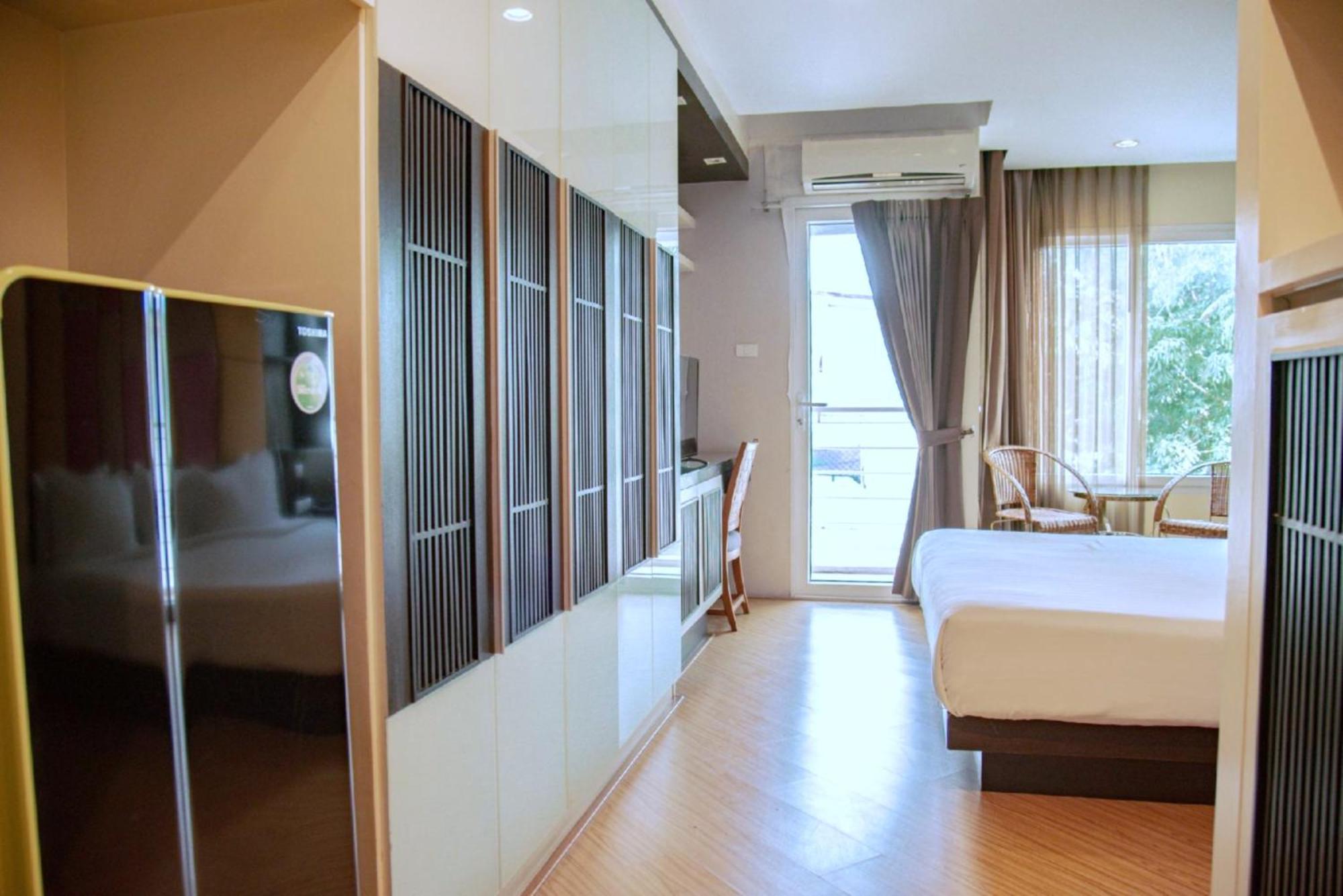 Superior Corner Room City View