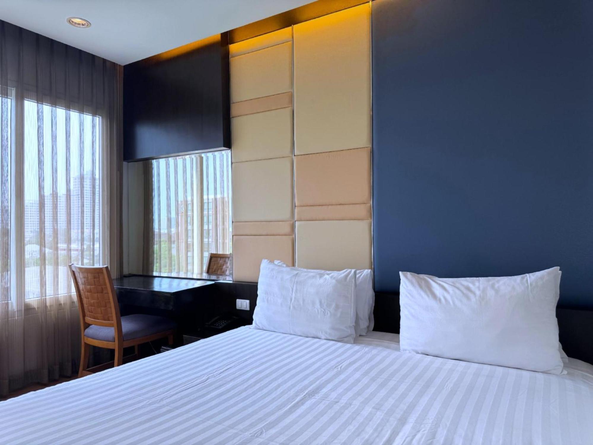 Deluxe Double Room City View