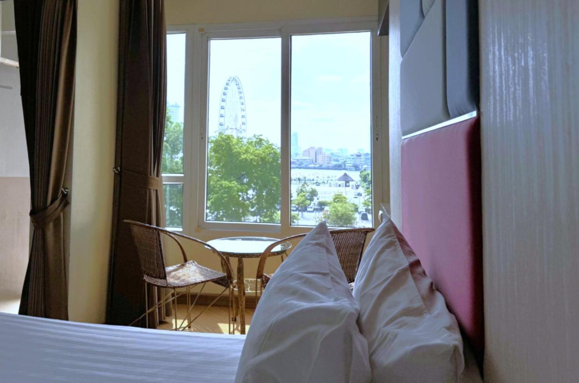 Superior King Room River View
