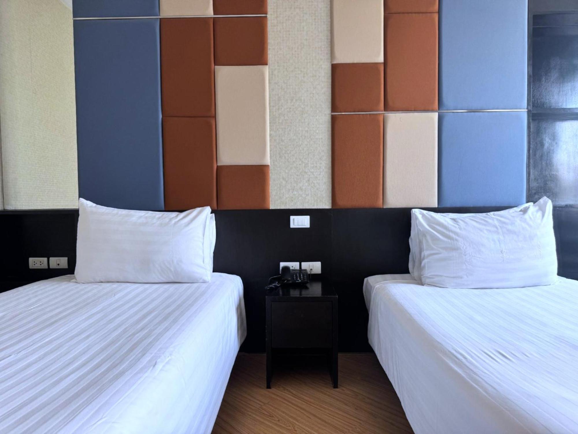 Superior King Room City View