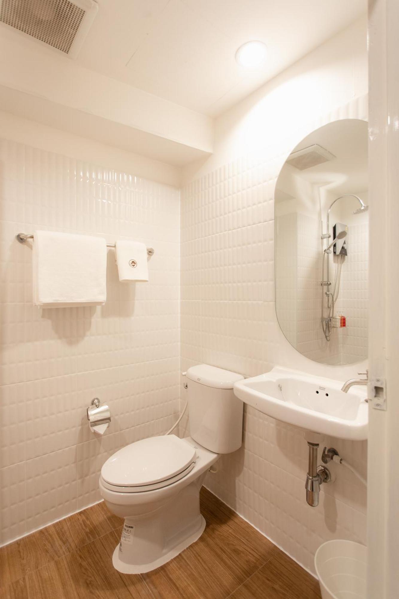 Superior Twin Room Private Bathroom