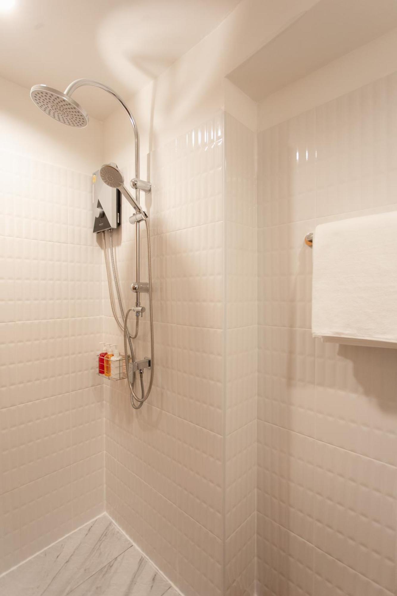 Superior Twin Room Private Bathroom