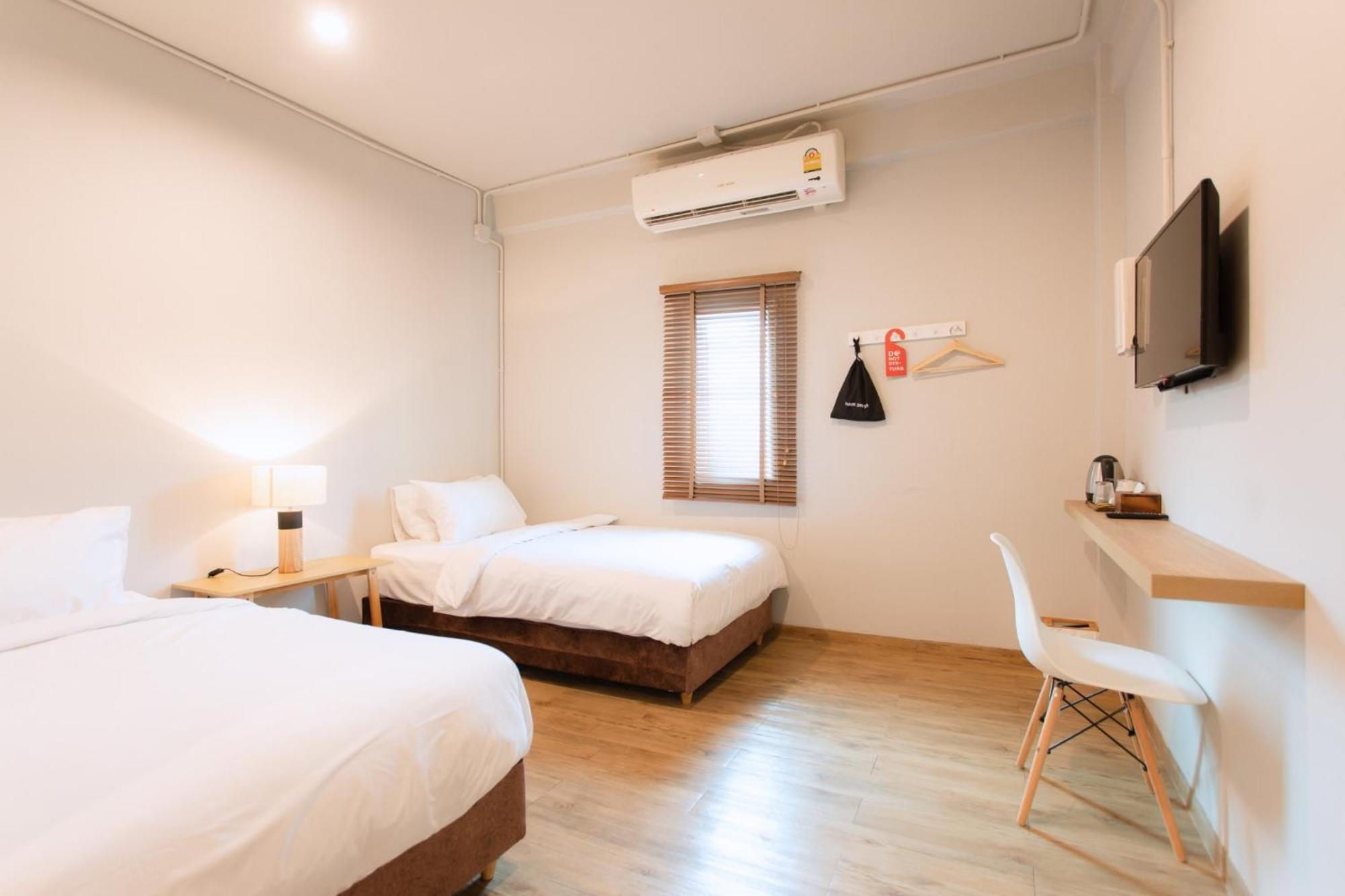 Superior Twin Room Private Bathroom