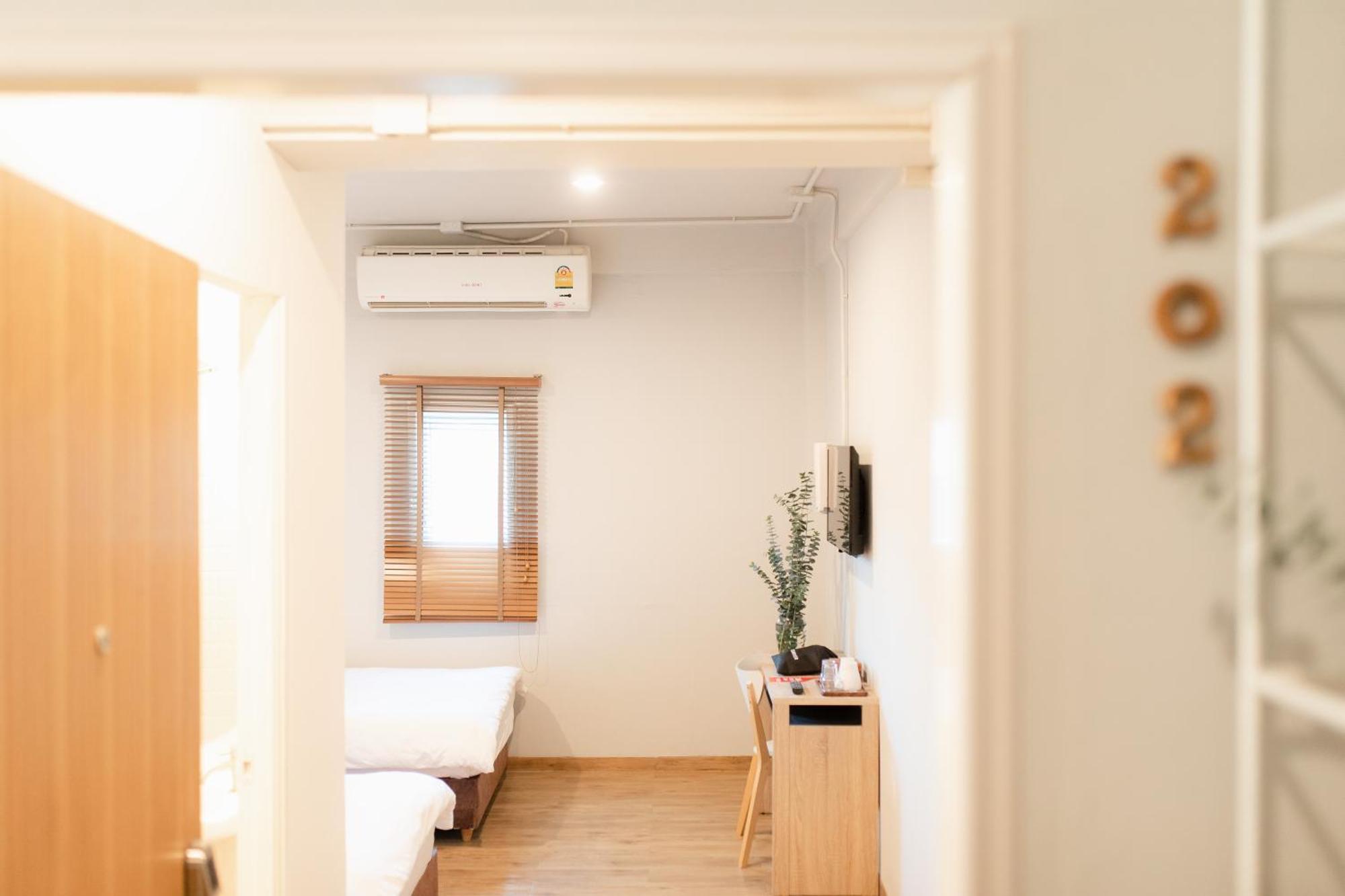 Superior Twin Room Private Bathroom