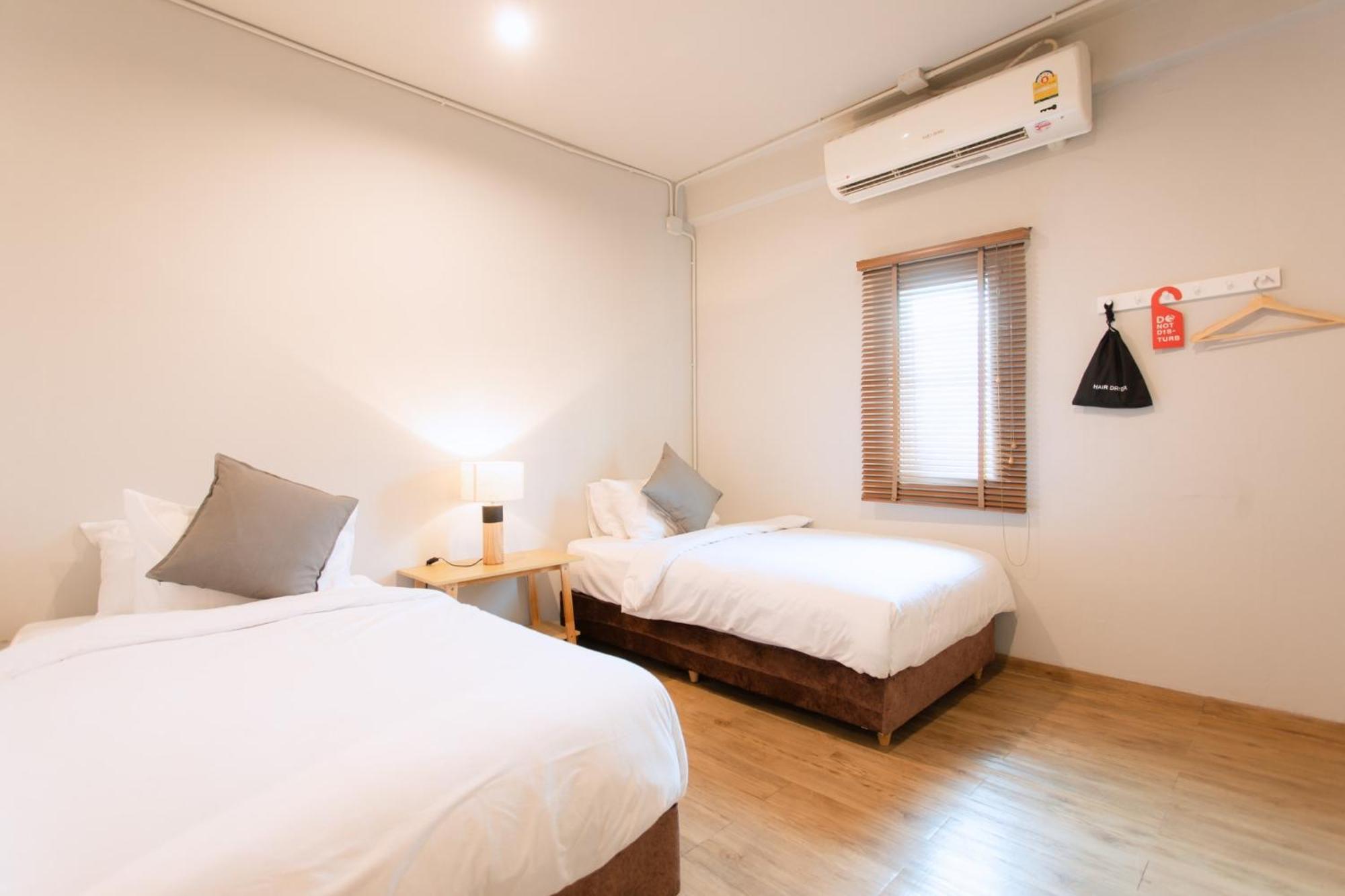 Superior Twin Room Private Bathroom
