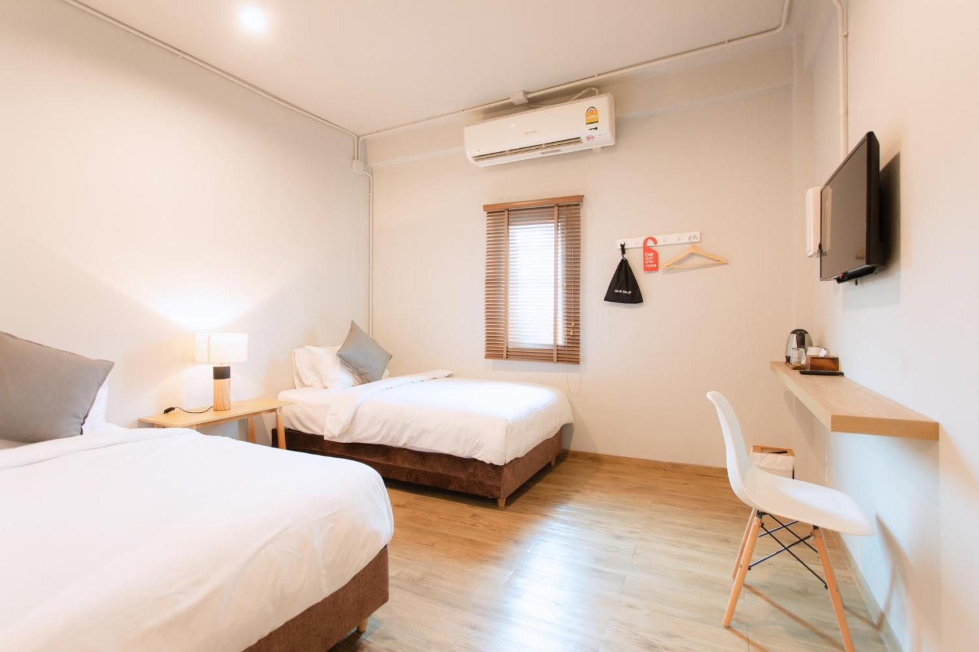 Superior Twin Room Private Bathroom