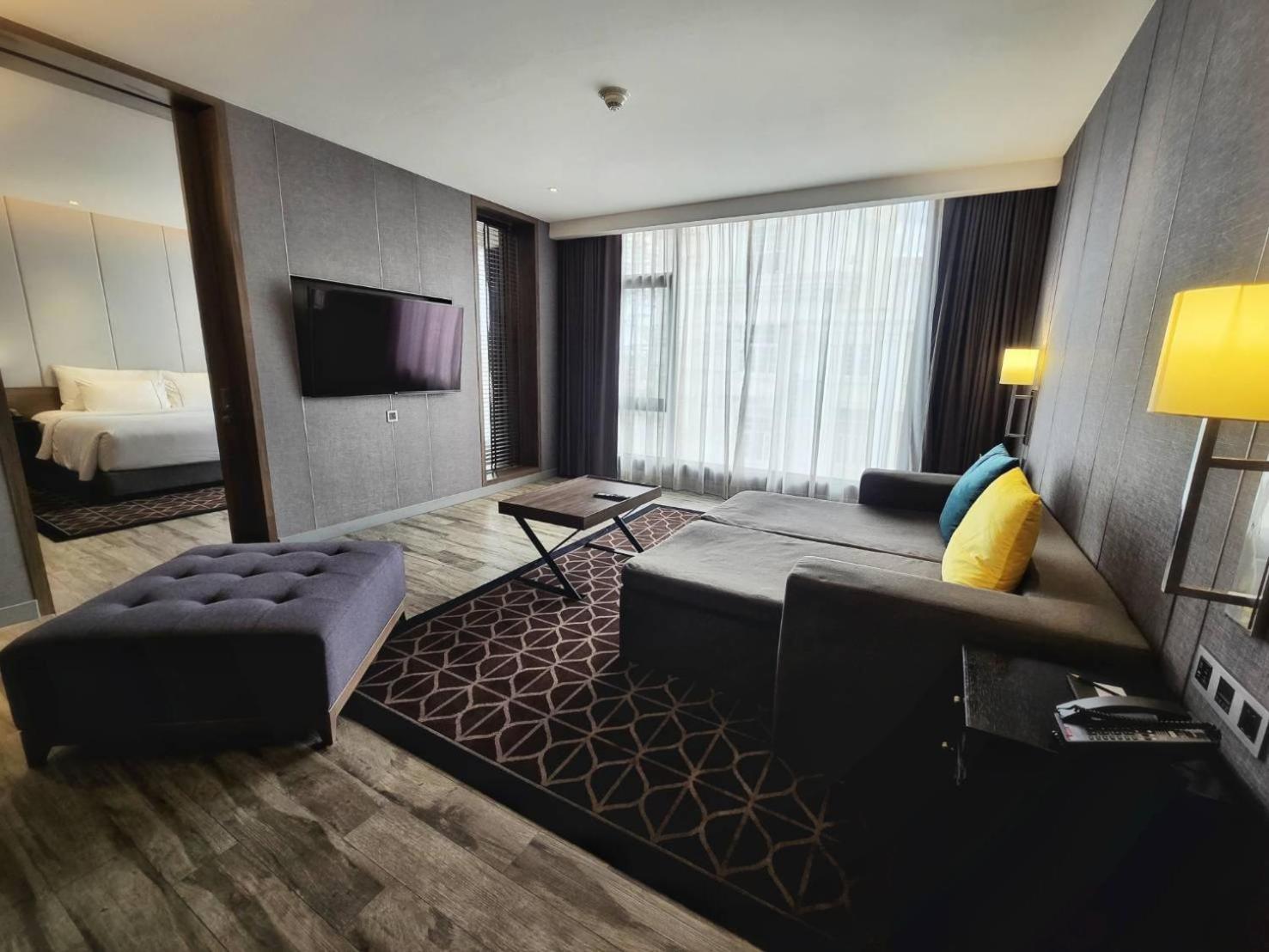 Deluxe King Suite
