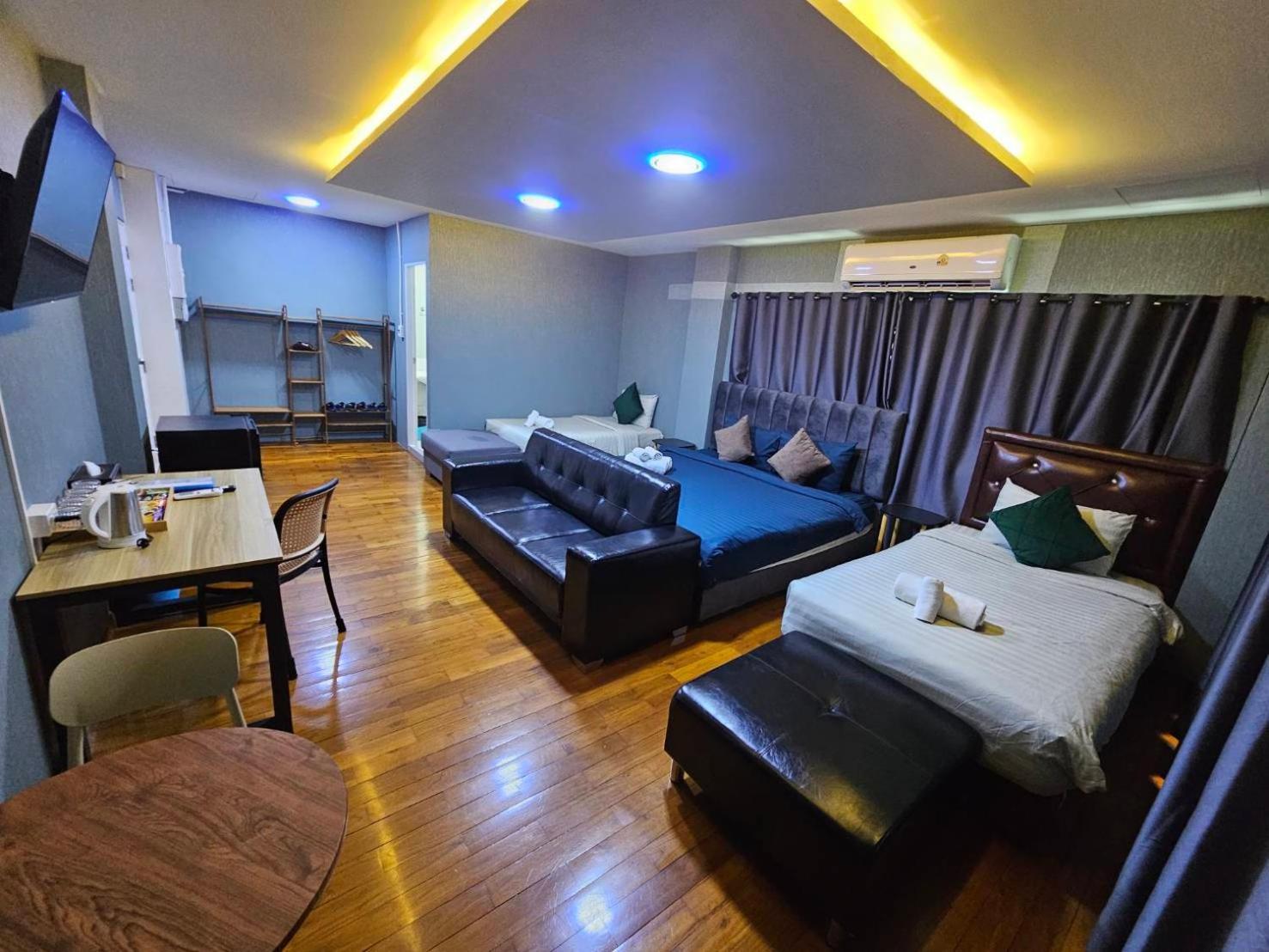Quadruple Room Private Bathroom