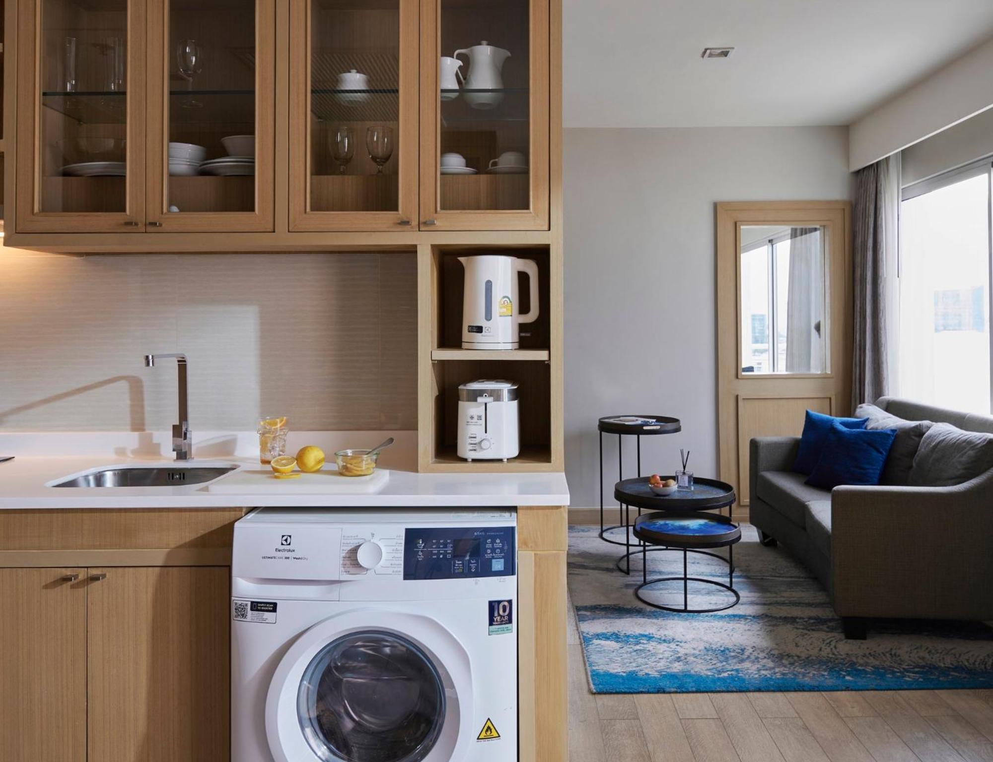 One Bedroom Lakeview