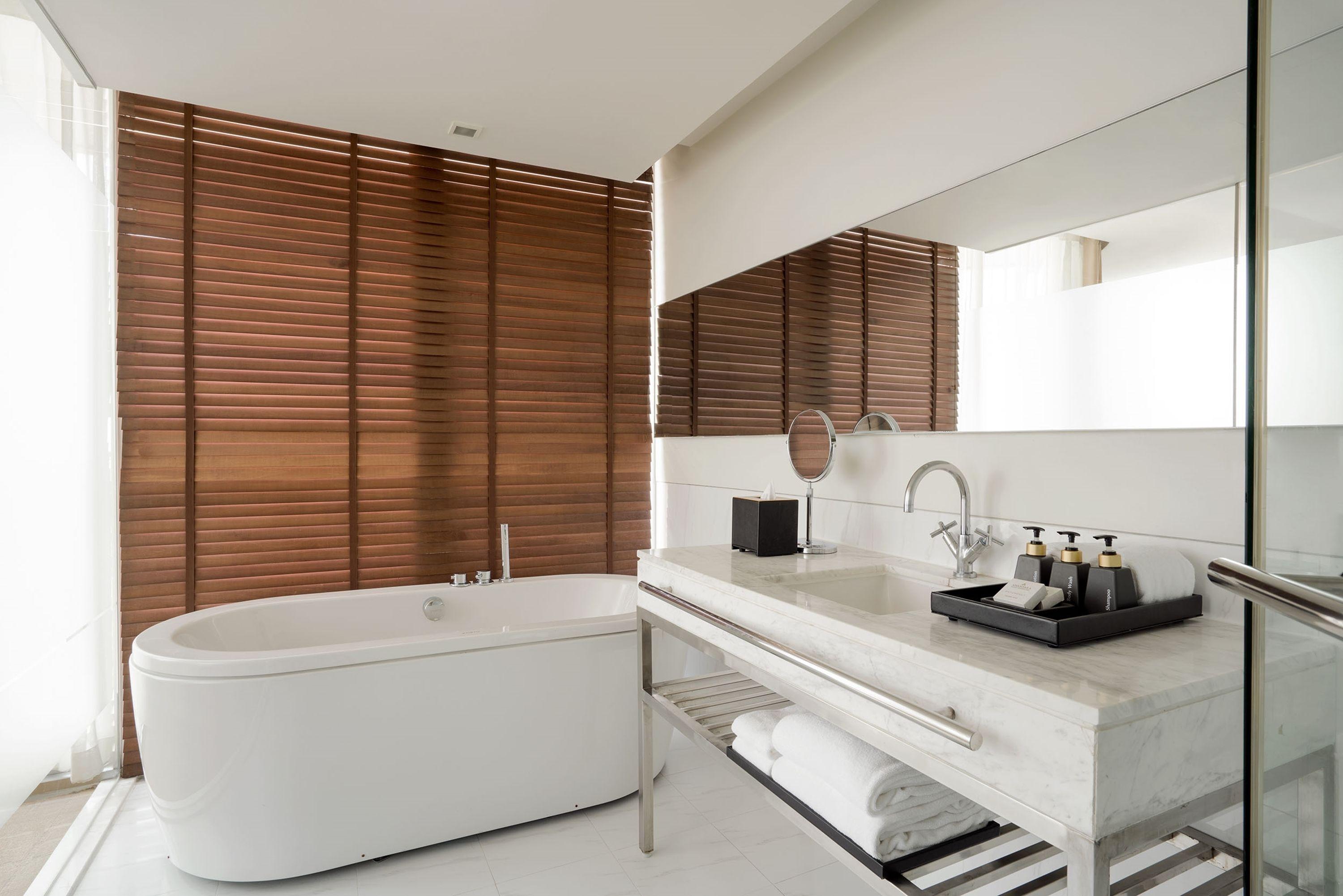 Skyline Two Bedroom Suite (with 1 king, 2 single bed)