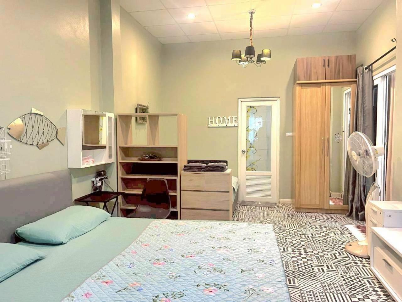 Deluxe Queen Suite