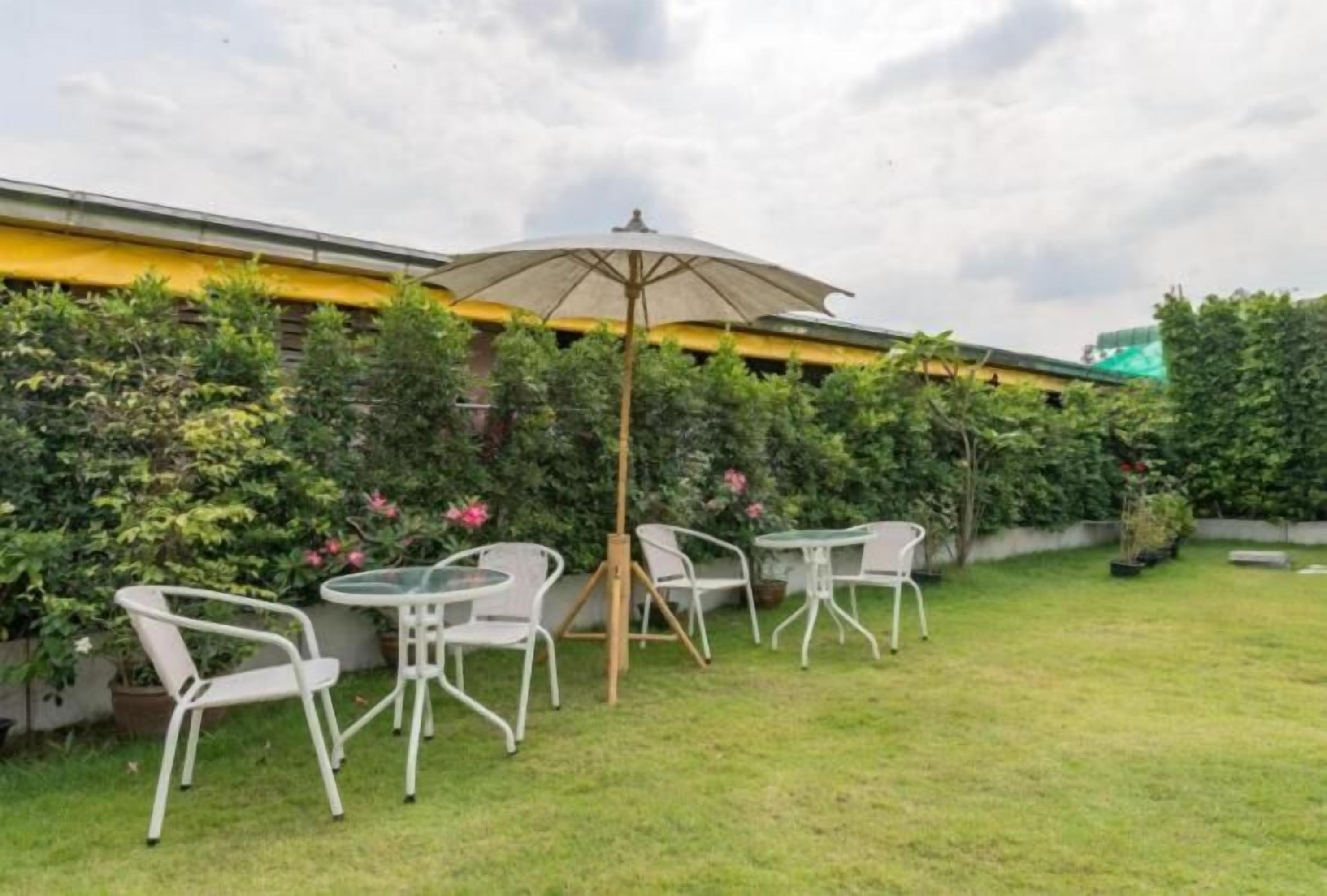 Queen Room Garden View