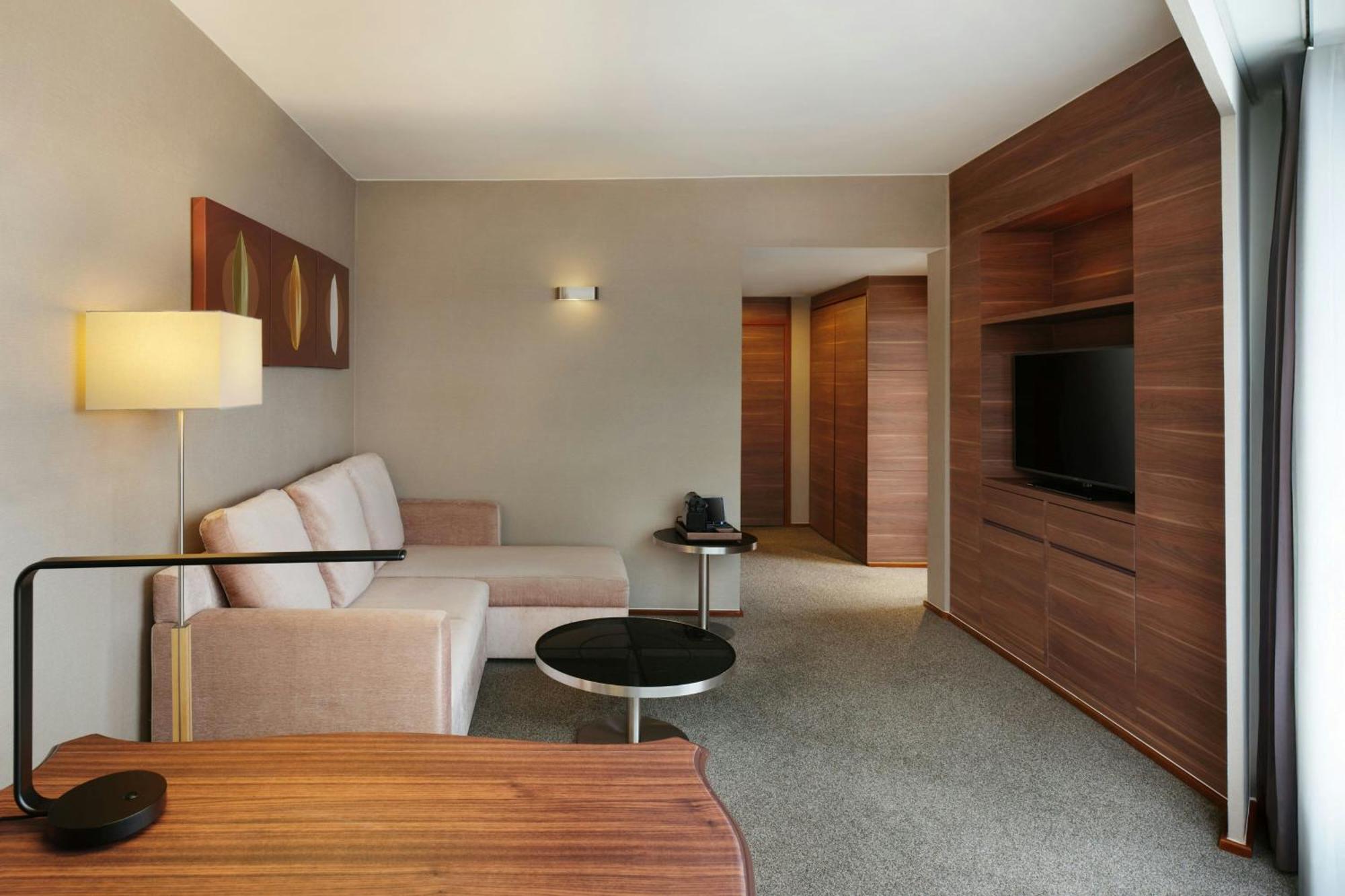 One-Bedroom Suite with One King Bed,1729980060:JPEG
