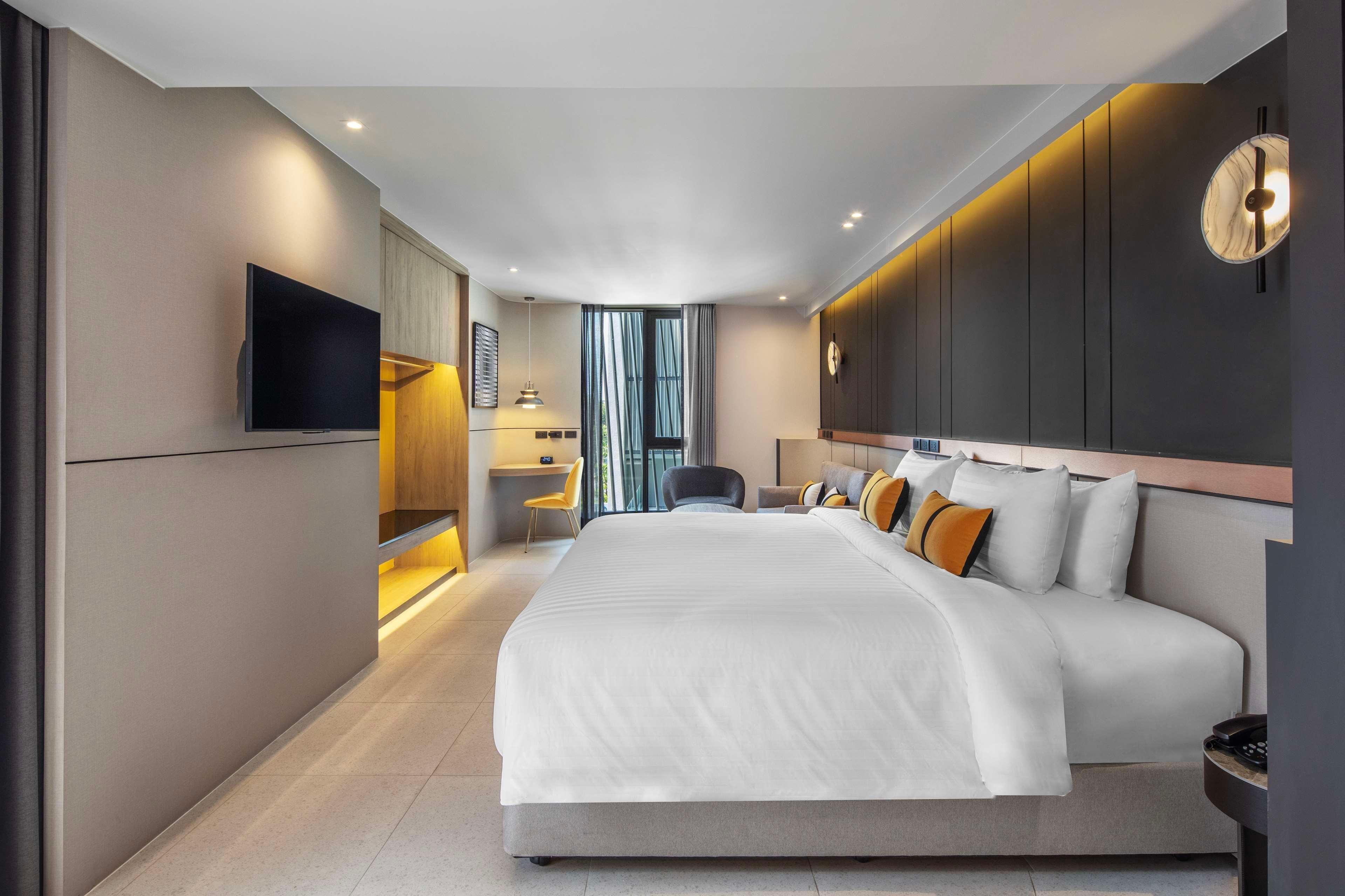 Deluxe Room 1 King Bed
