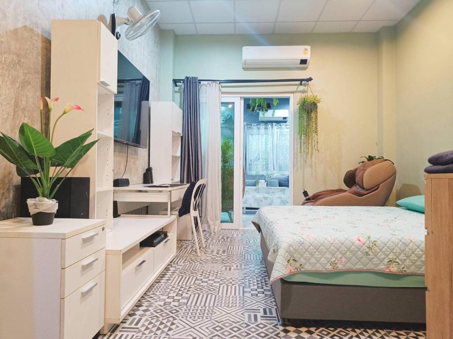 Deluxe Queen Suite