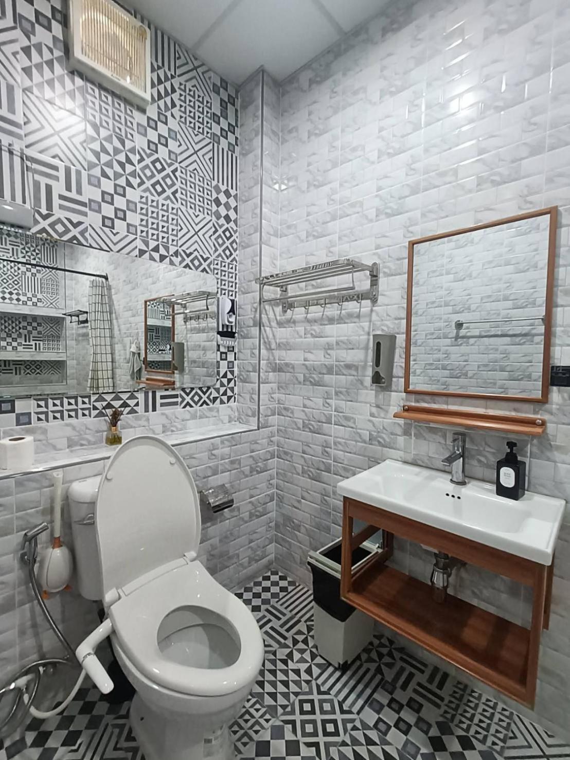 Deluxe Queen Suite