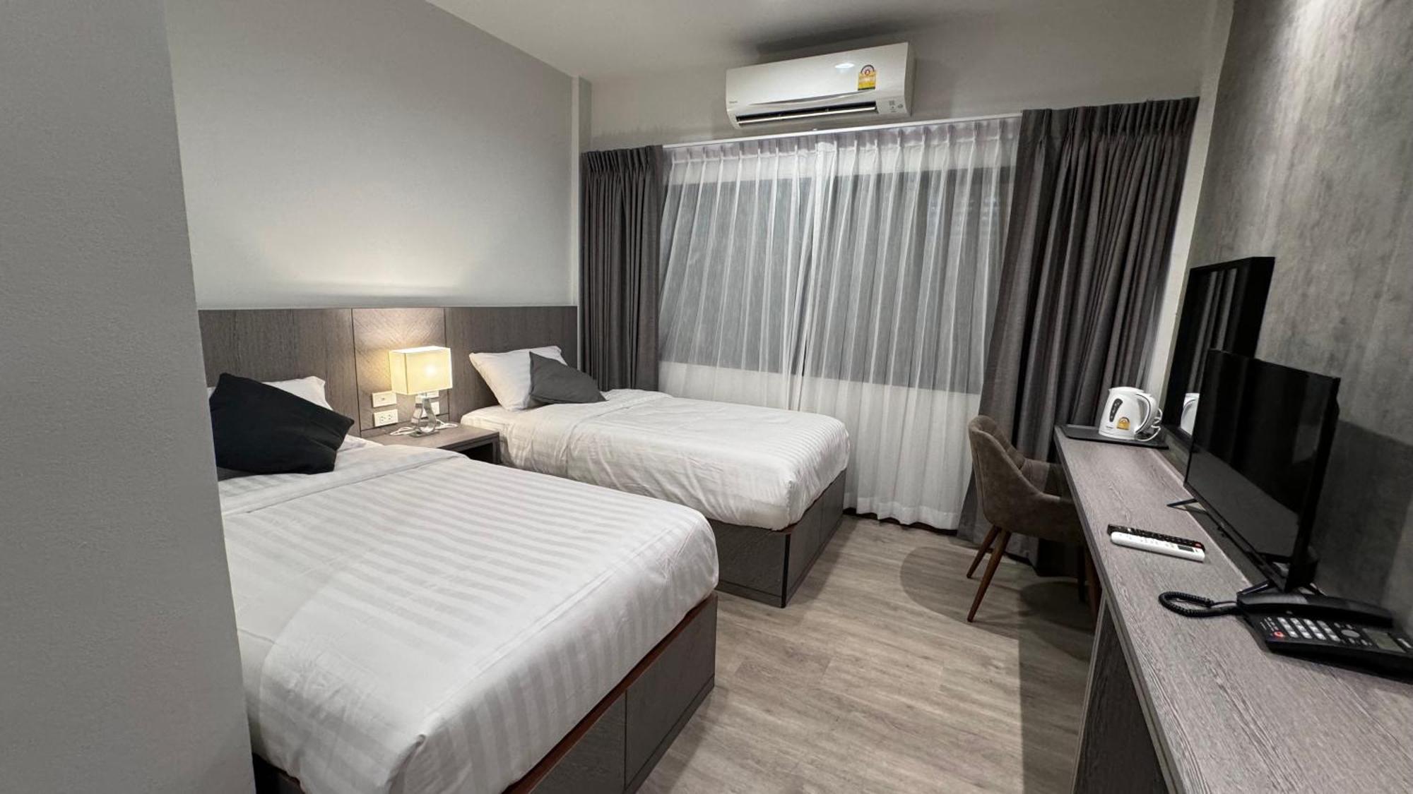 Standard Twin Room