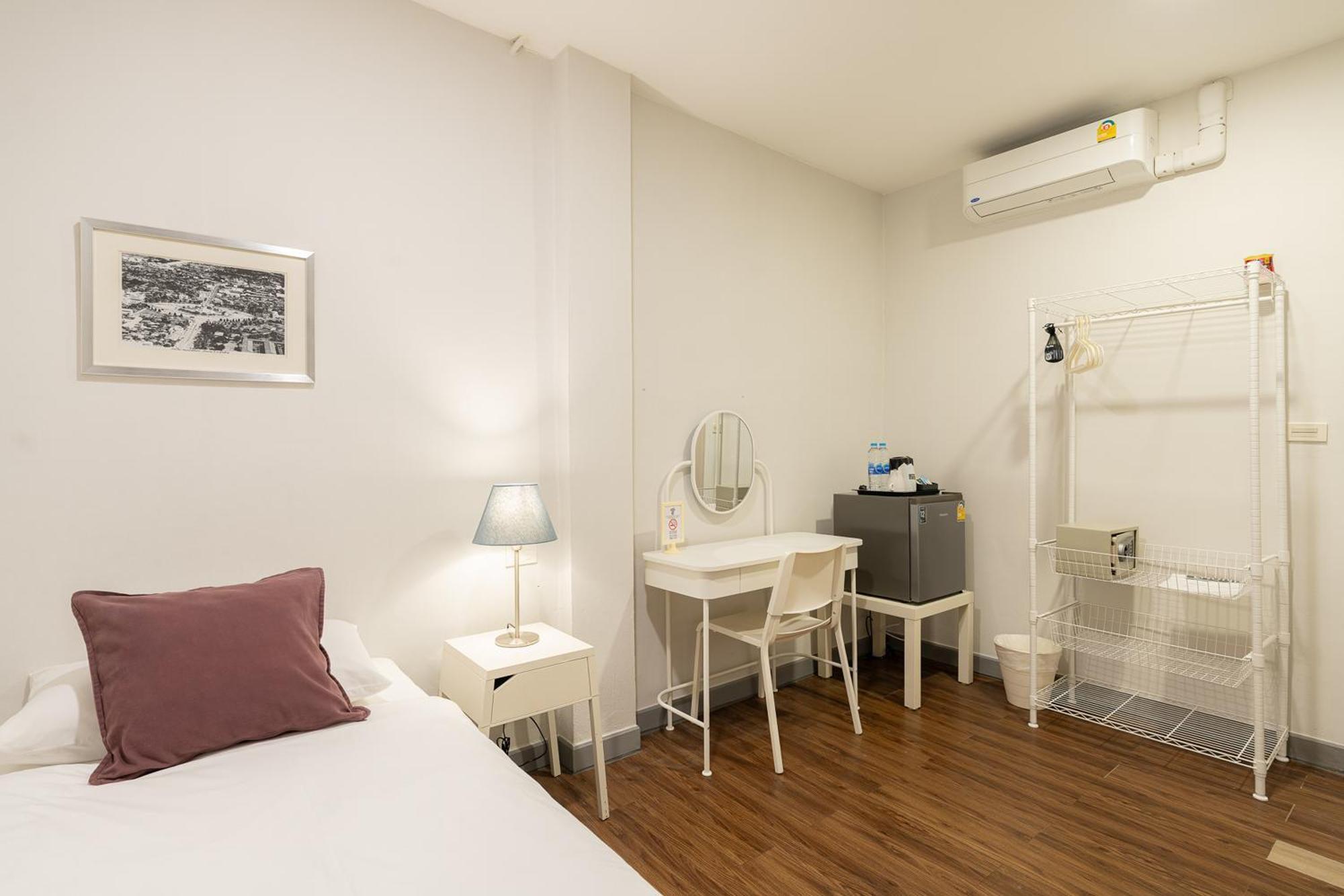 Standard Single Room no window