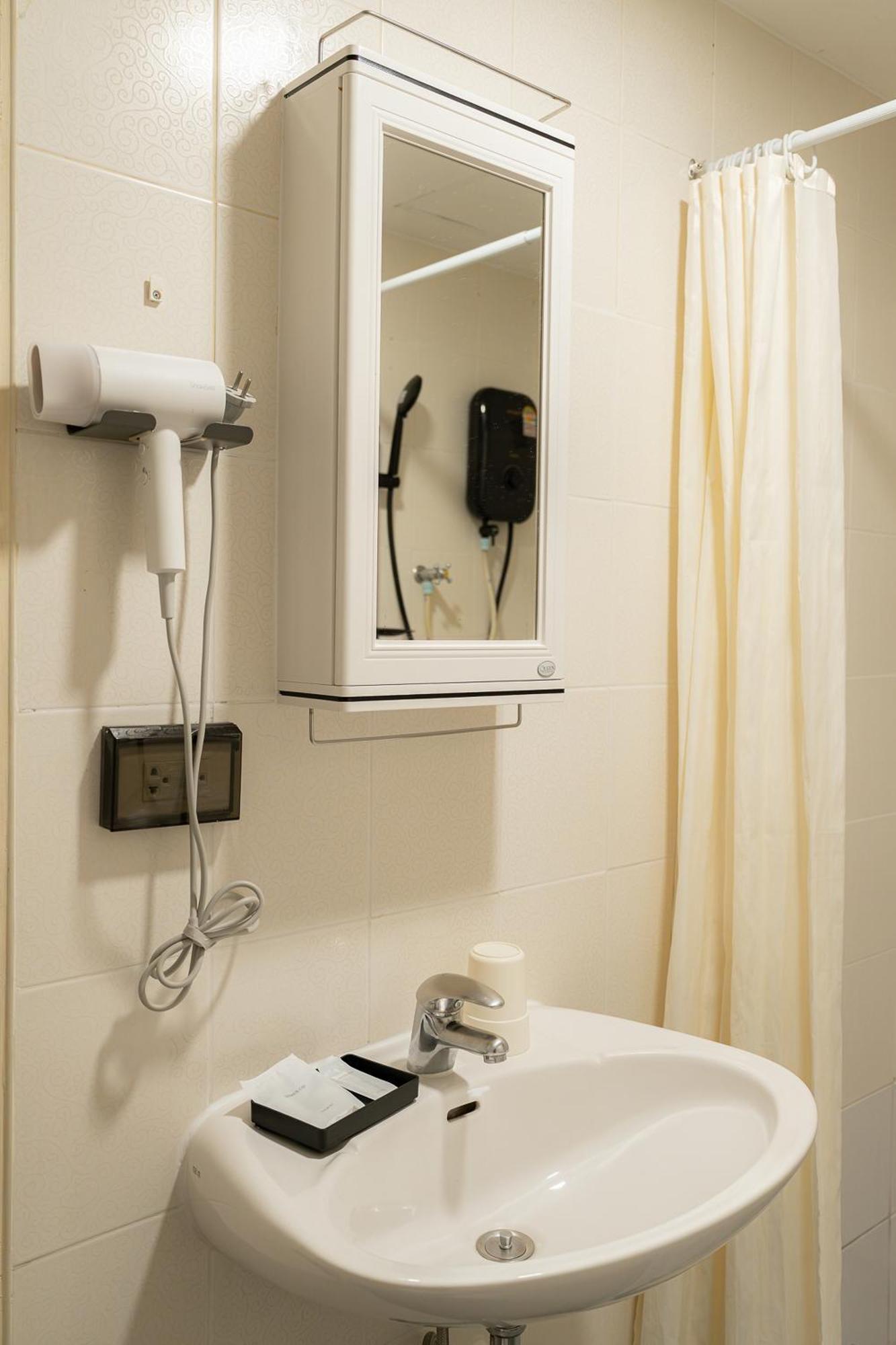 Standard Single Room no window