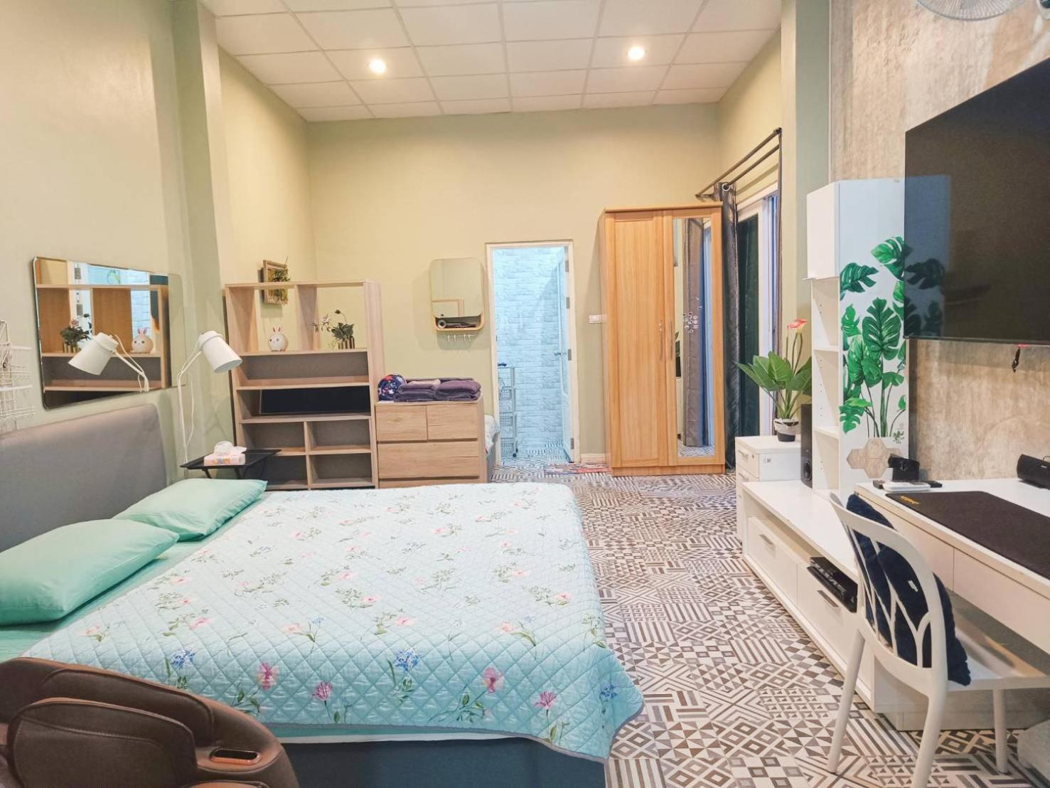 Deluxe Queen Suite