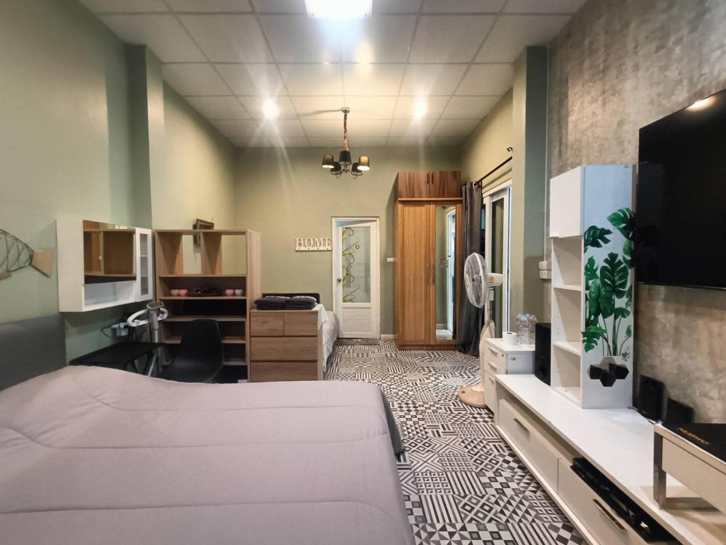 Deluxe Queen Suite