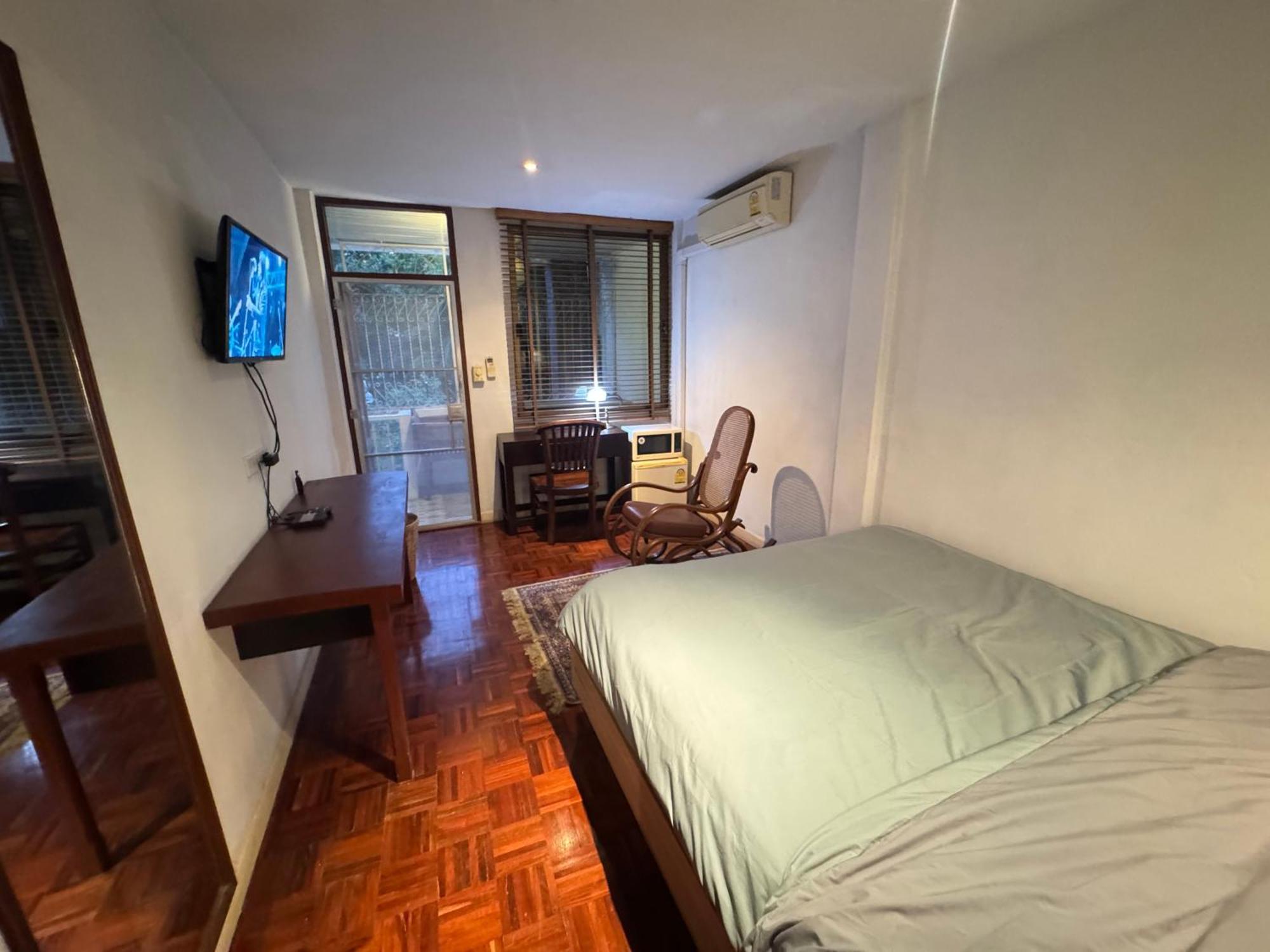 Standard Queen Room