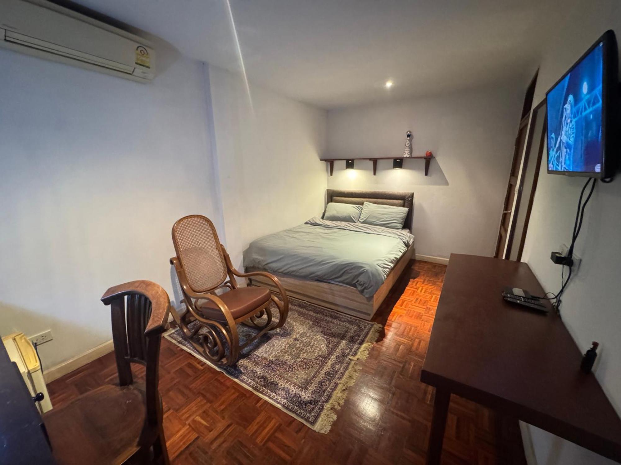 Standard Queen Room