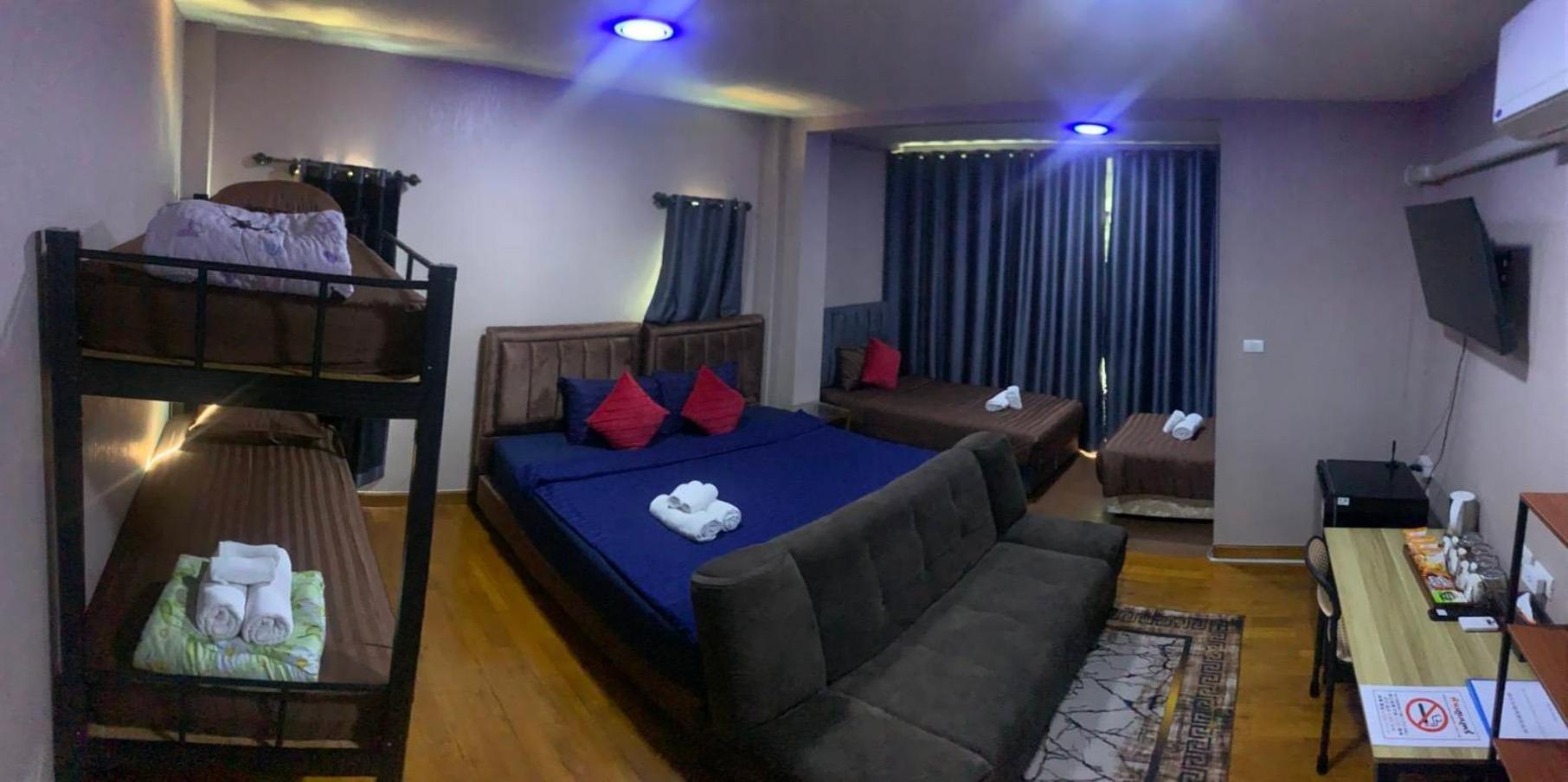 Deluxe Family Room