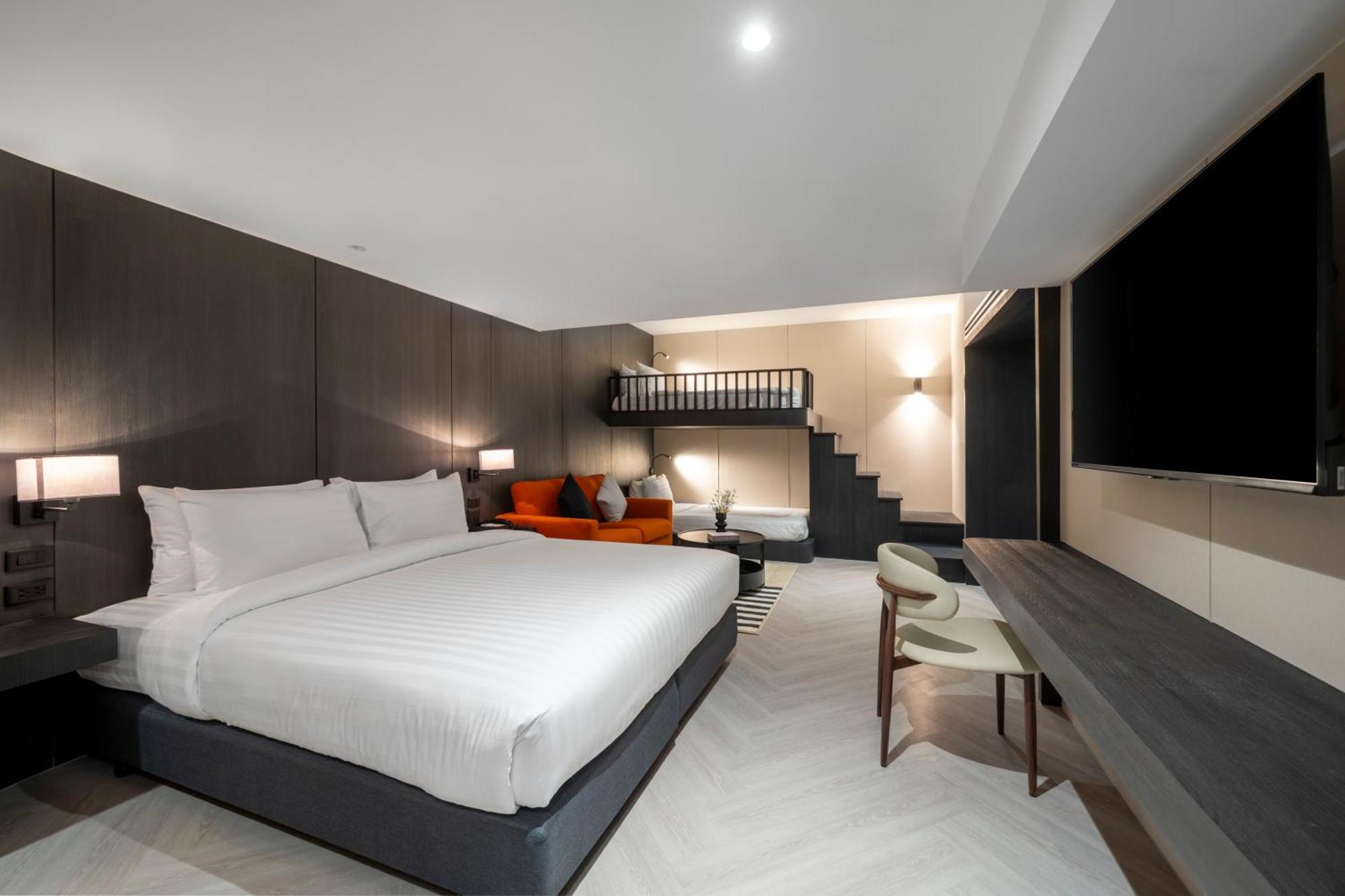 Family Room,1765209285:JPEG