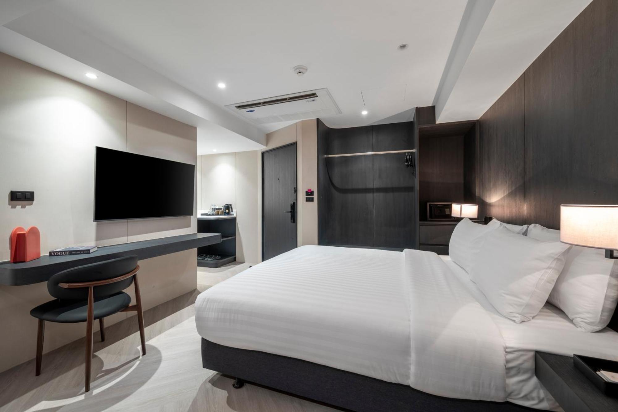 Deluxe Queen Room