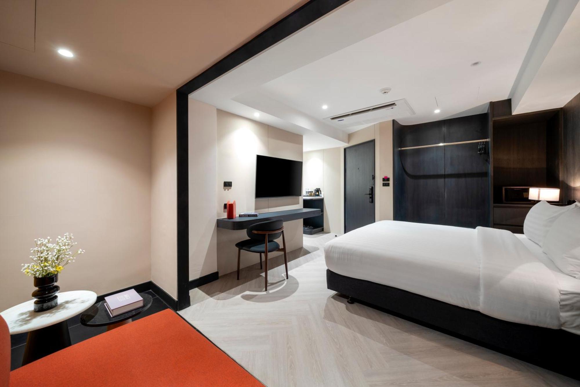 Deluxe Queen Room