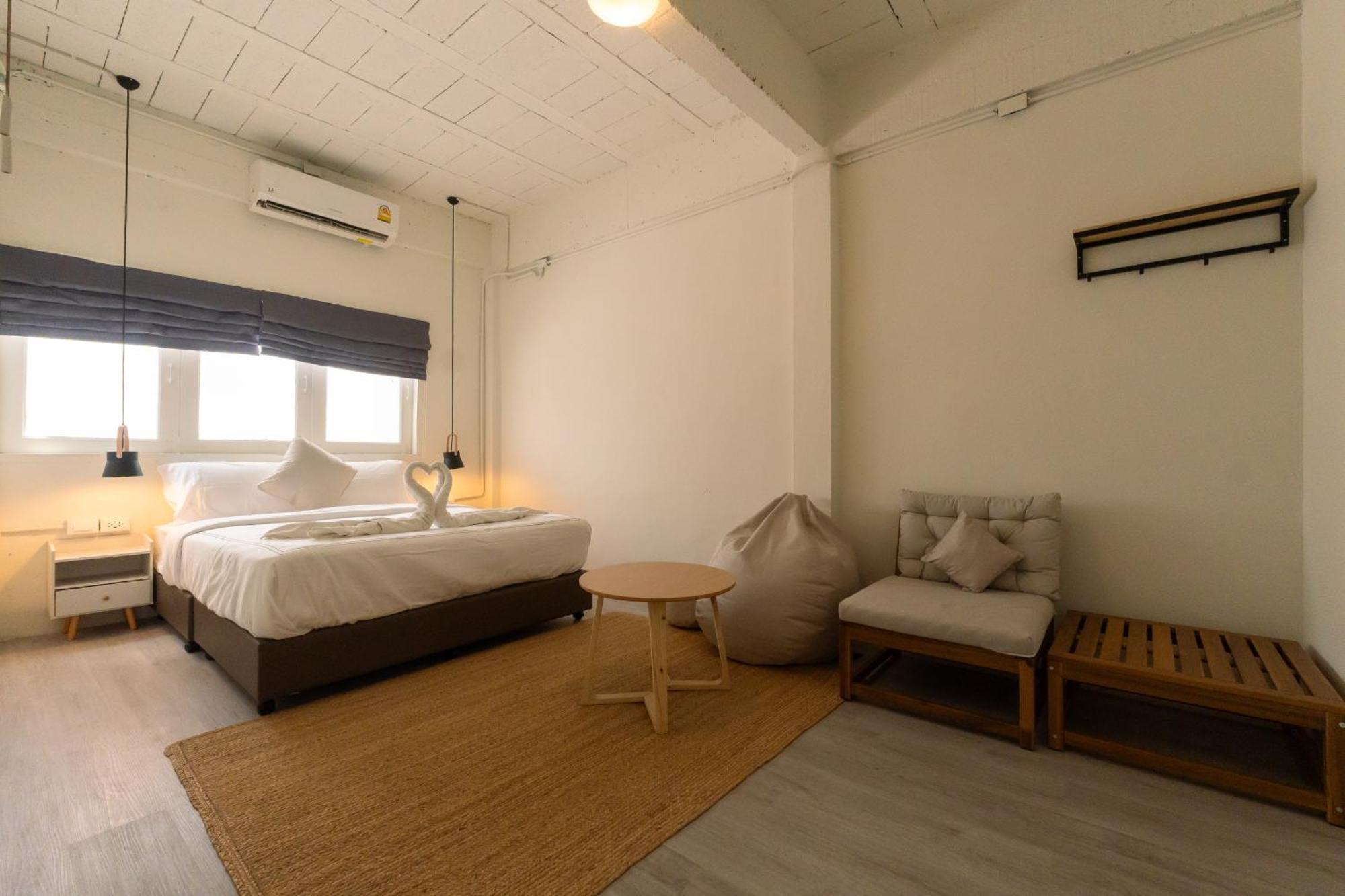 Double Room,1765978566:JPEG