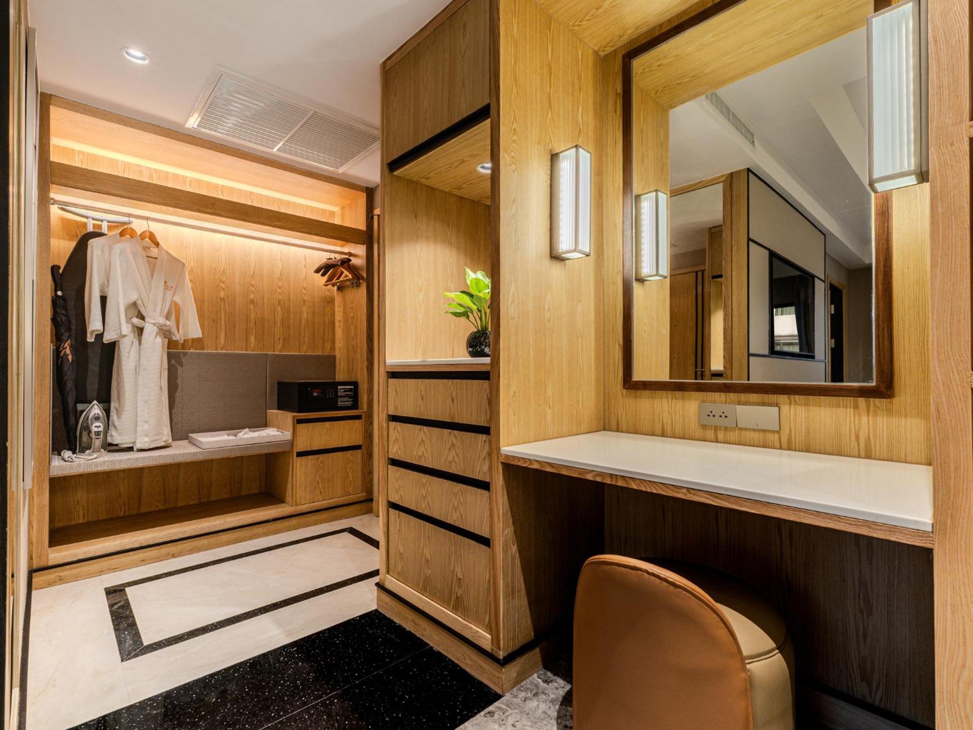 Queen Suite
