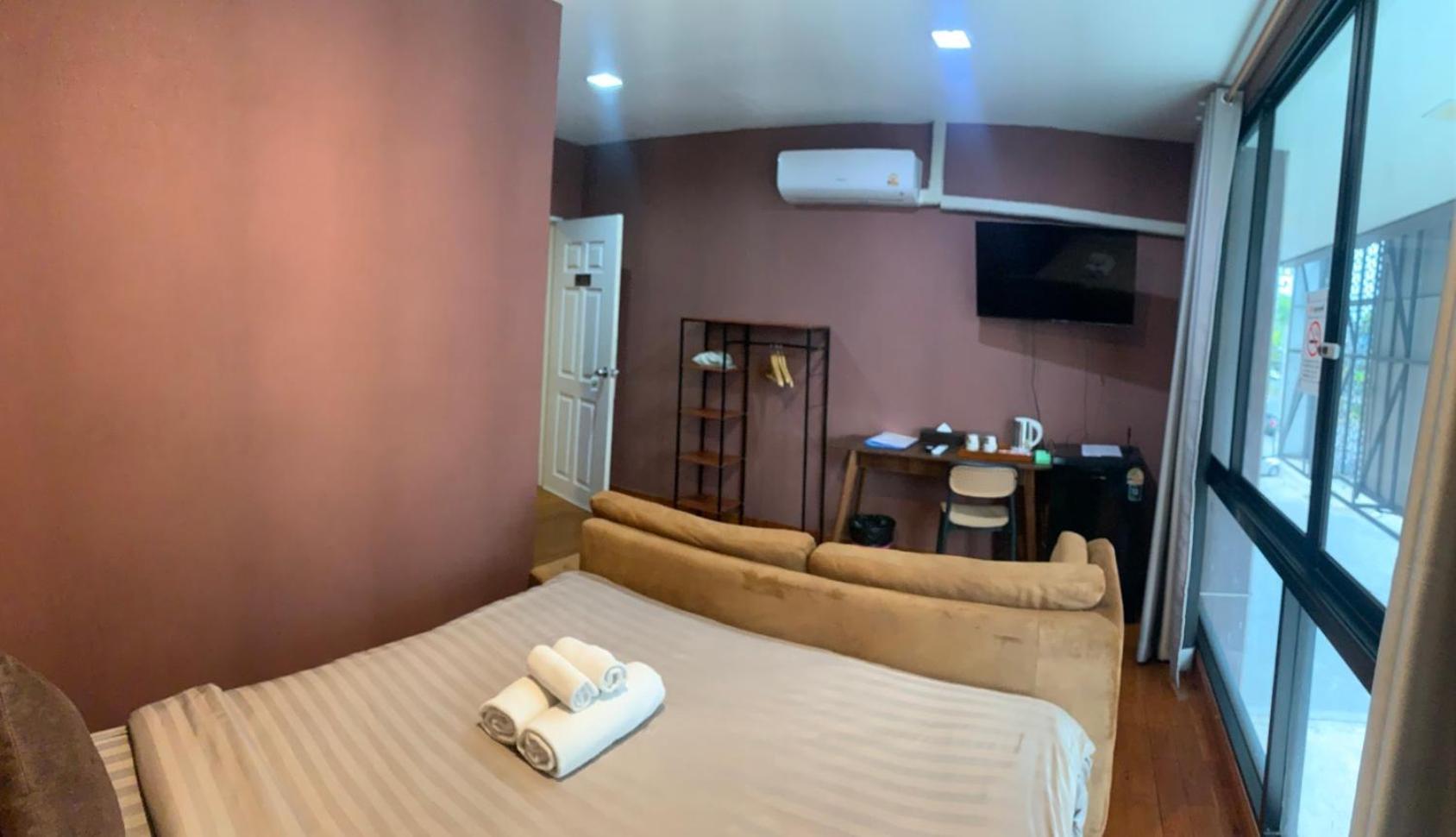 Deluxe Queen Room