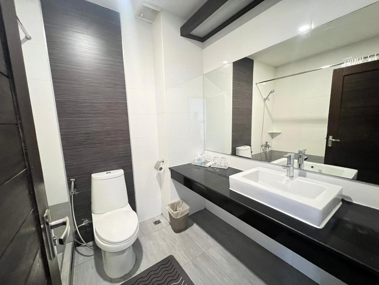 Triple Room Shower