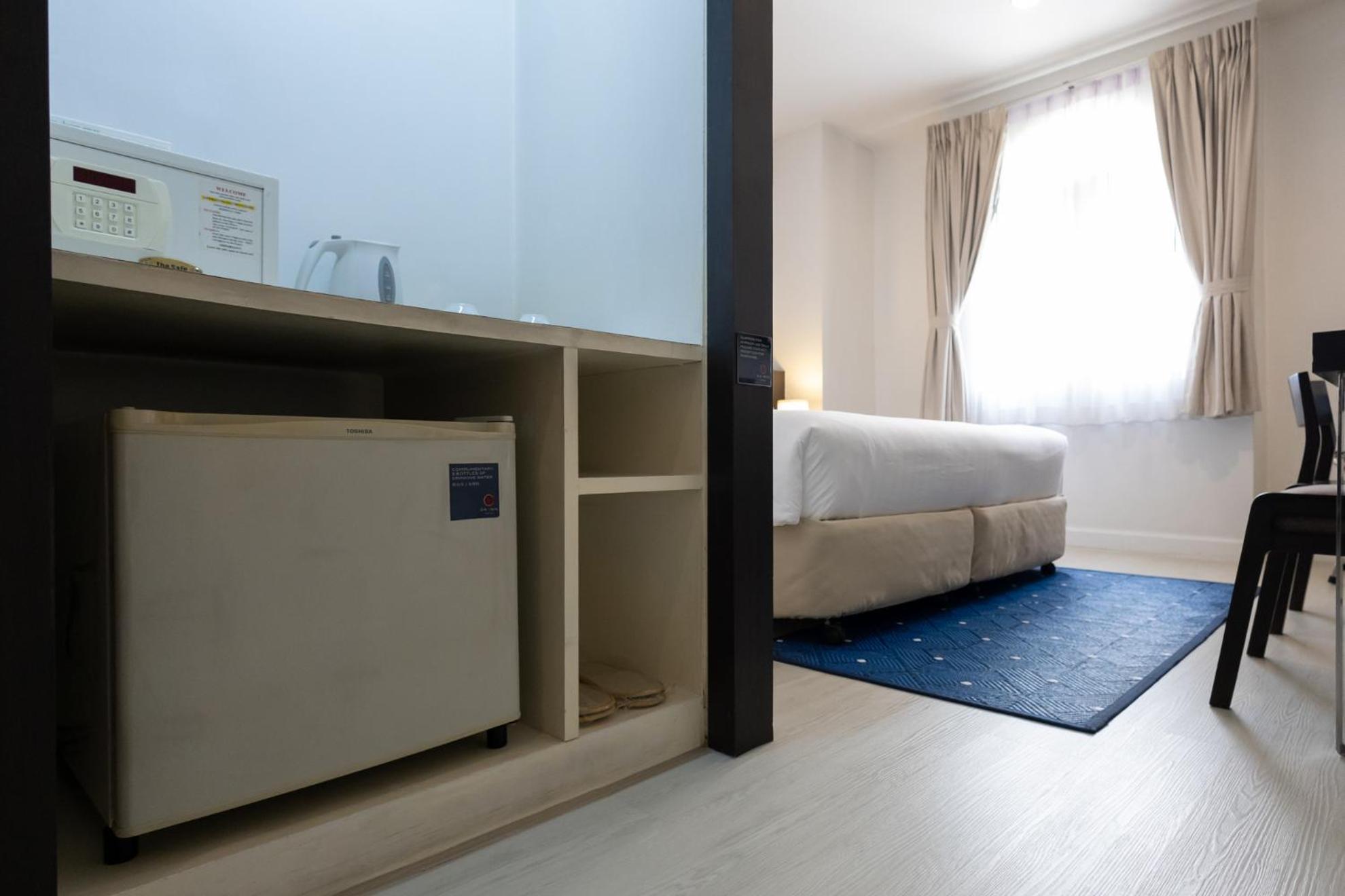 Deluxe Room Bathtub