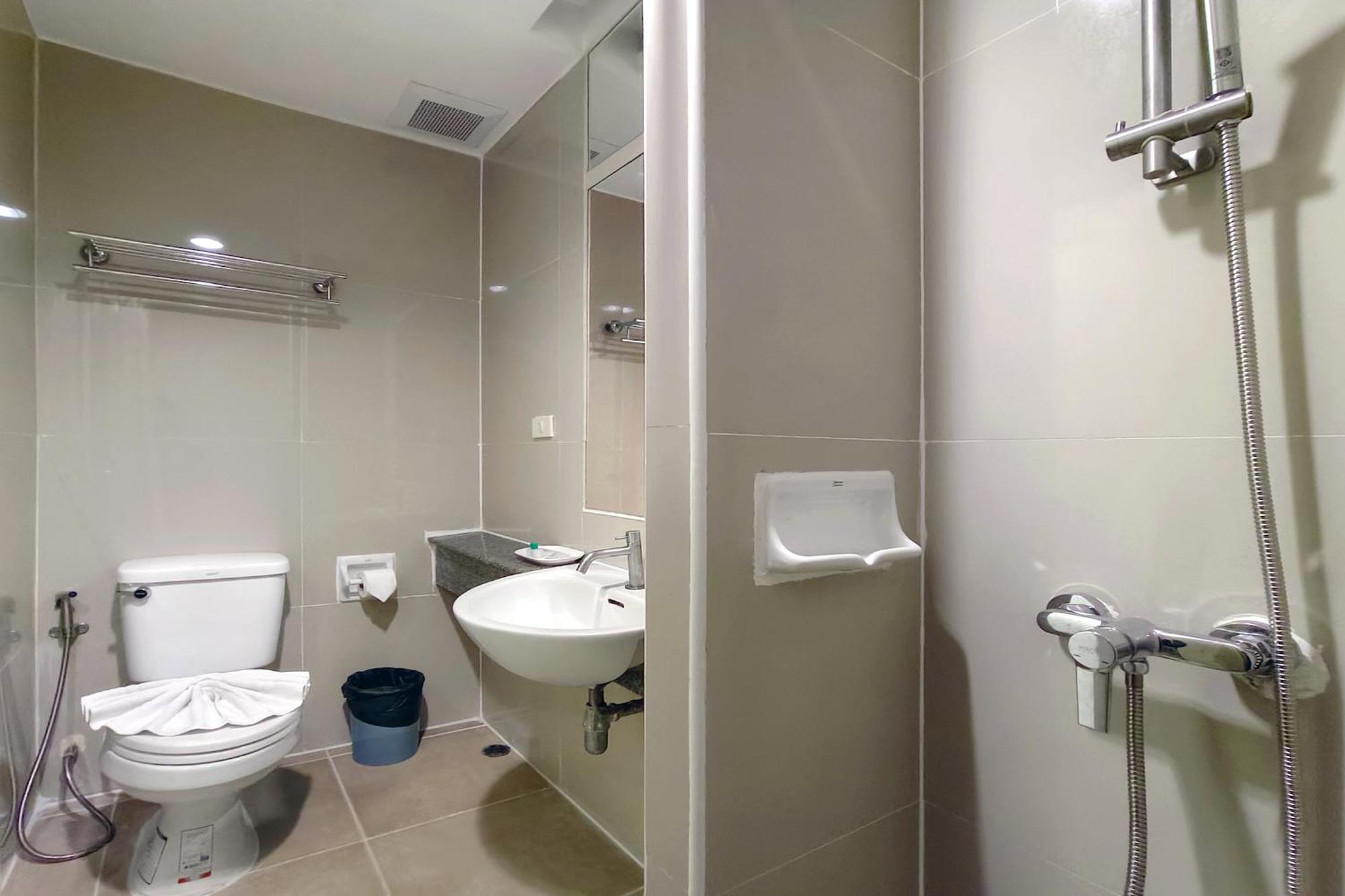 Single Room Bathroom,1770891798:JPEG