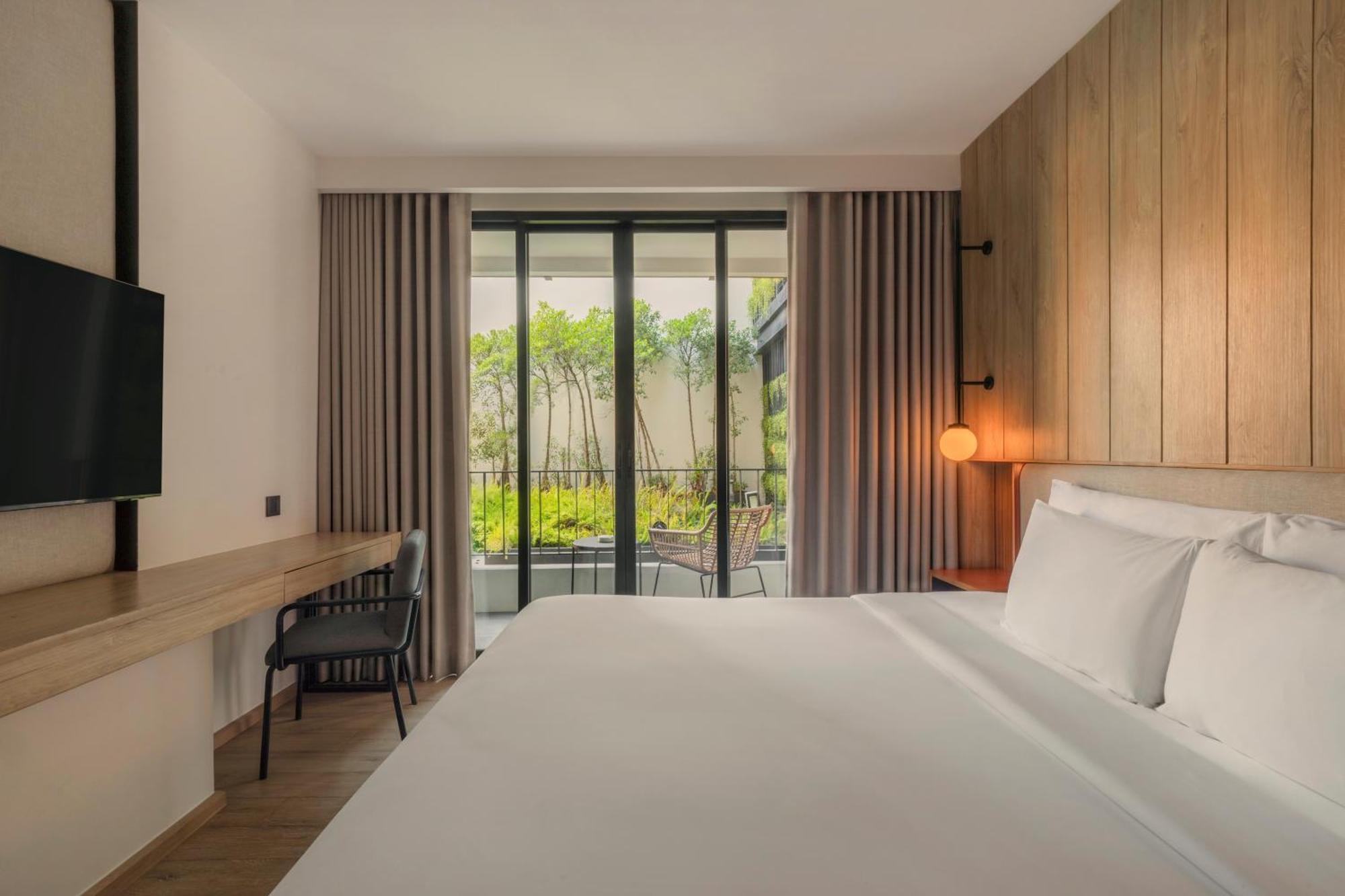 Deluxe King Room Balcony