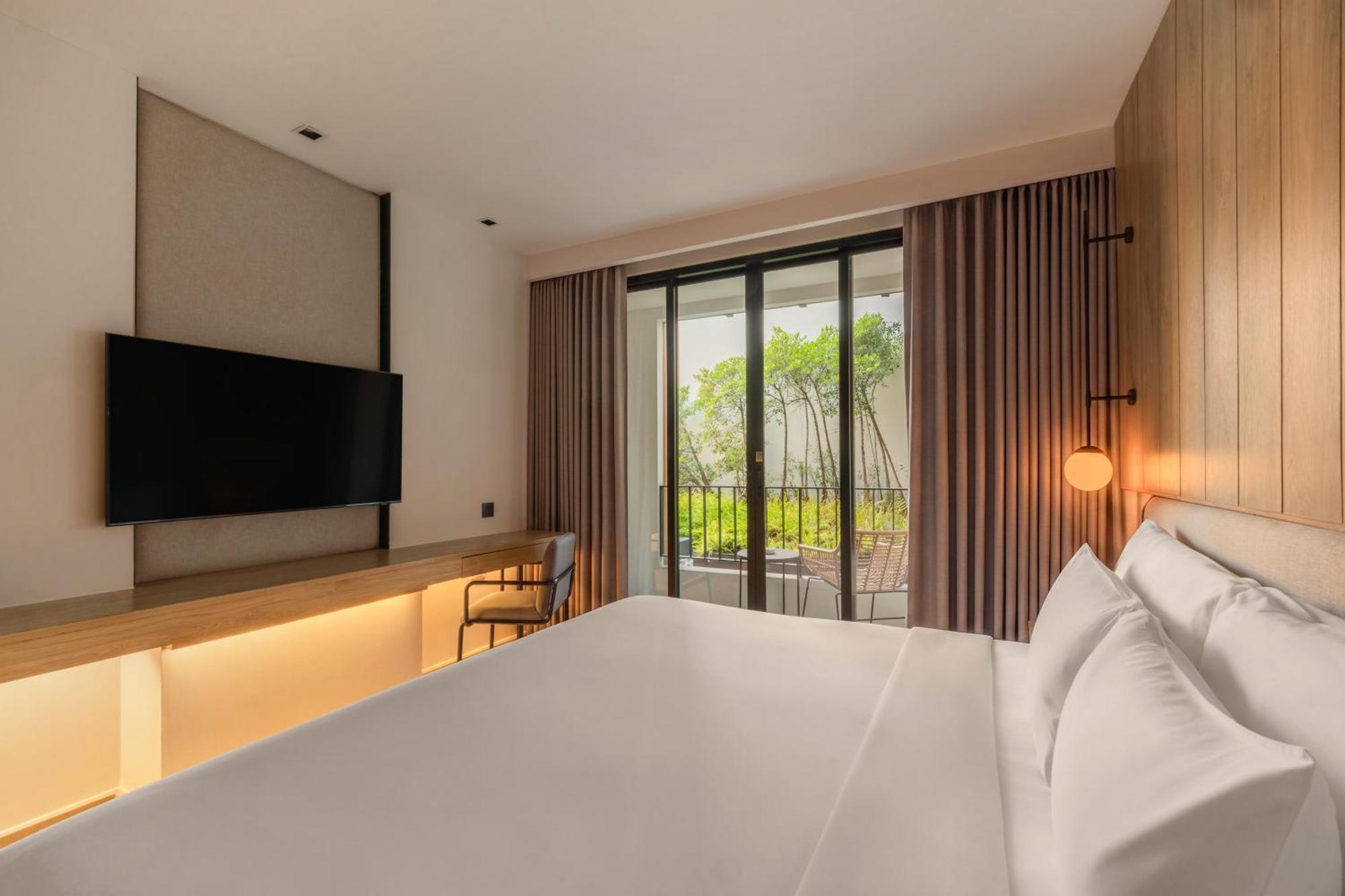 Deluxe King Room Balcony