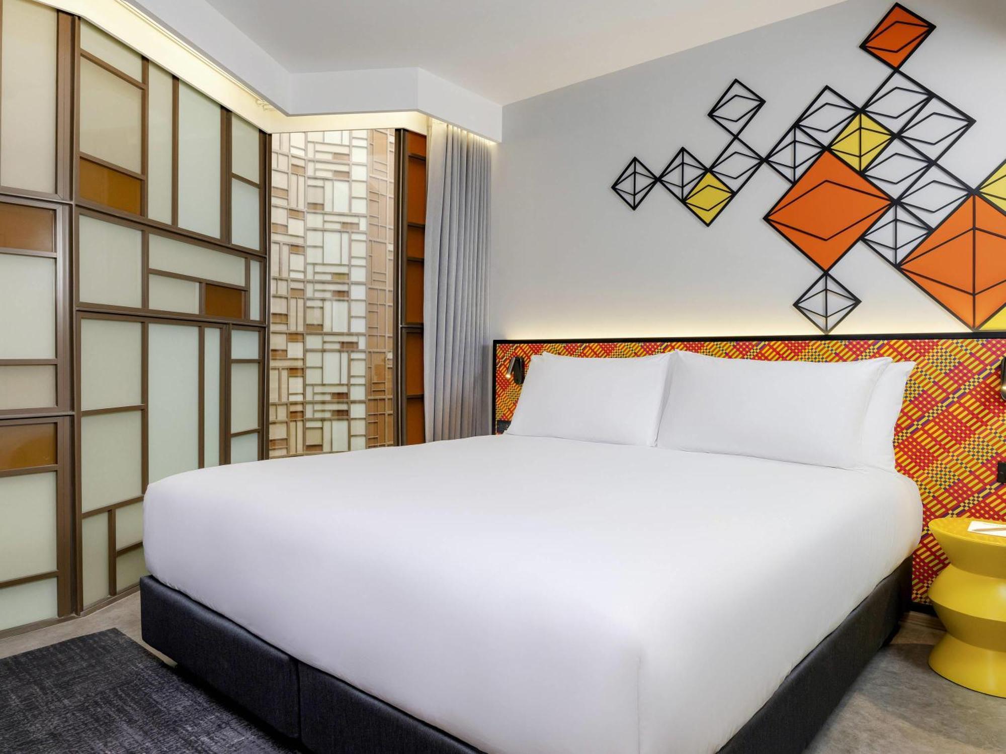 Superior King Room Atrium View
