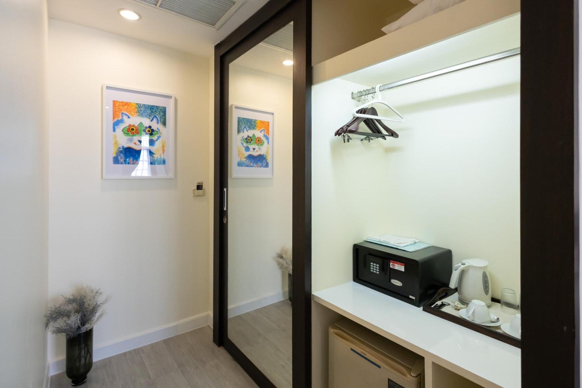 Two-Bedroom Suite Bathtub