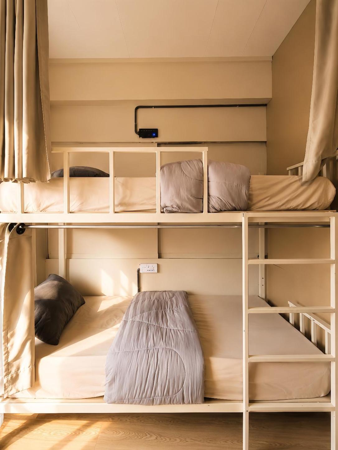 Bed 8-Bed Mixed Dormitory Room