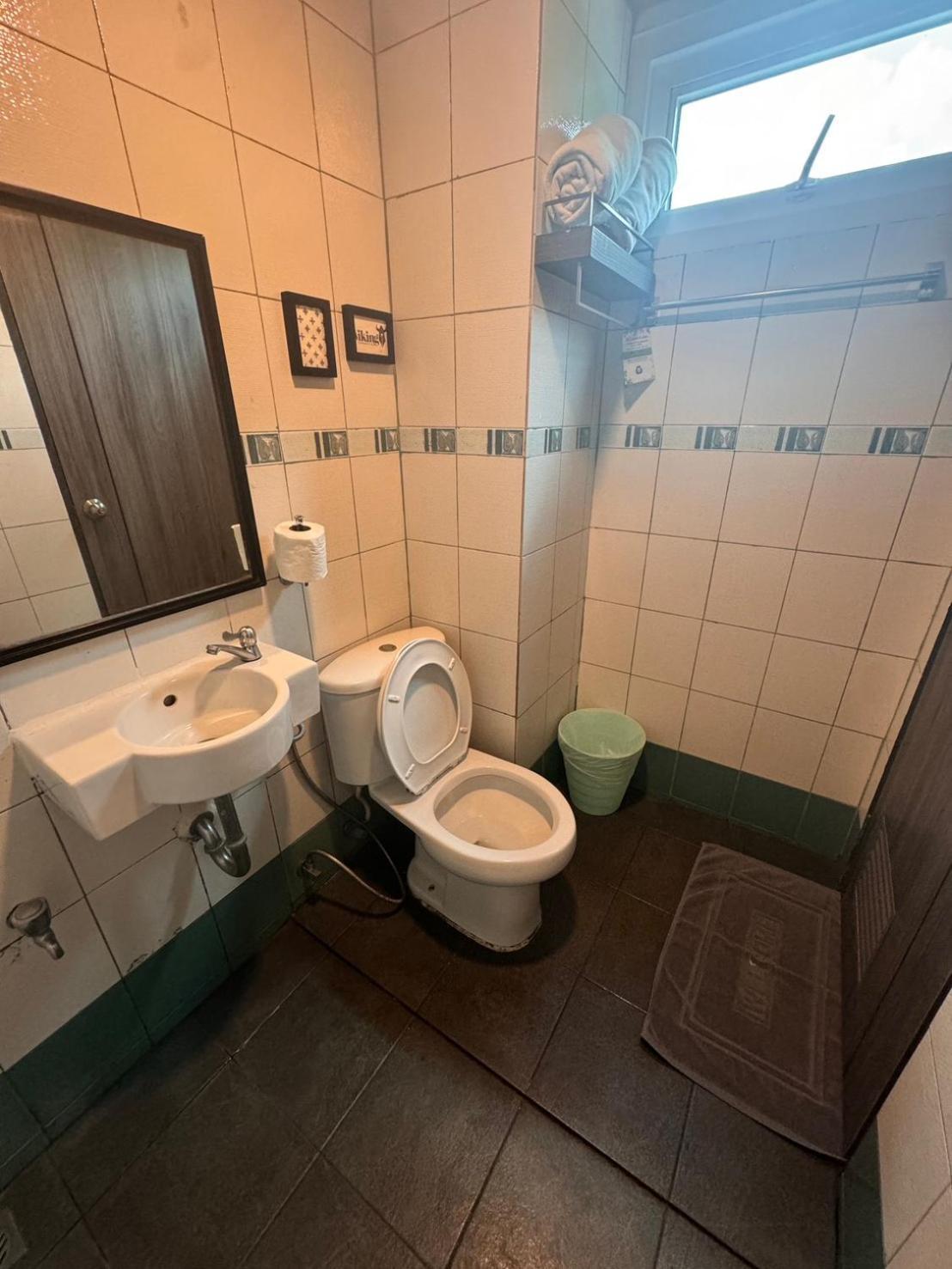 Twin Room Private Bathroom