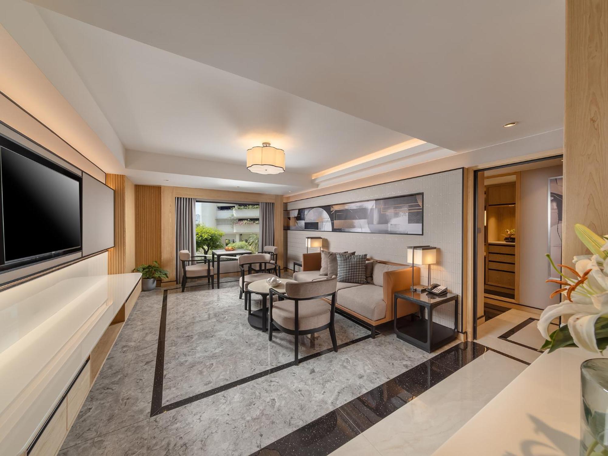 Queen Suite