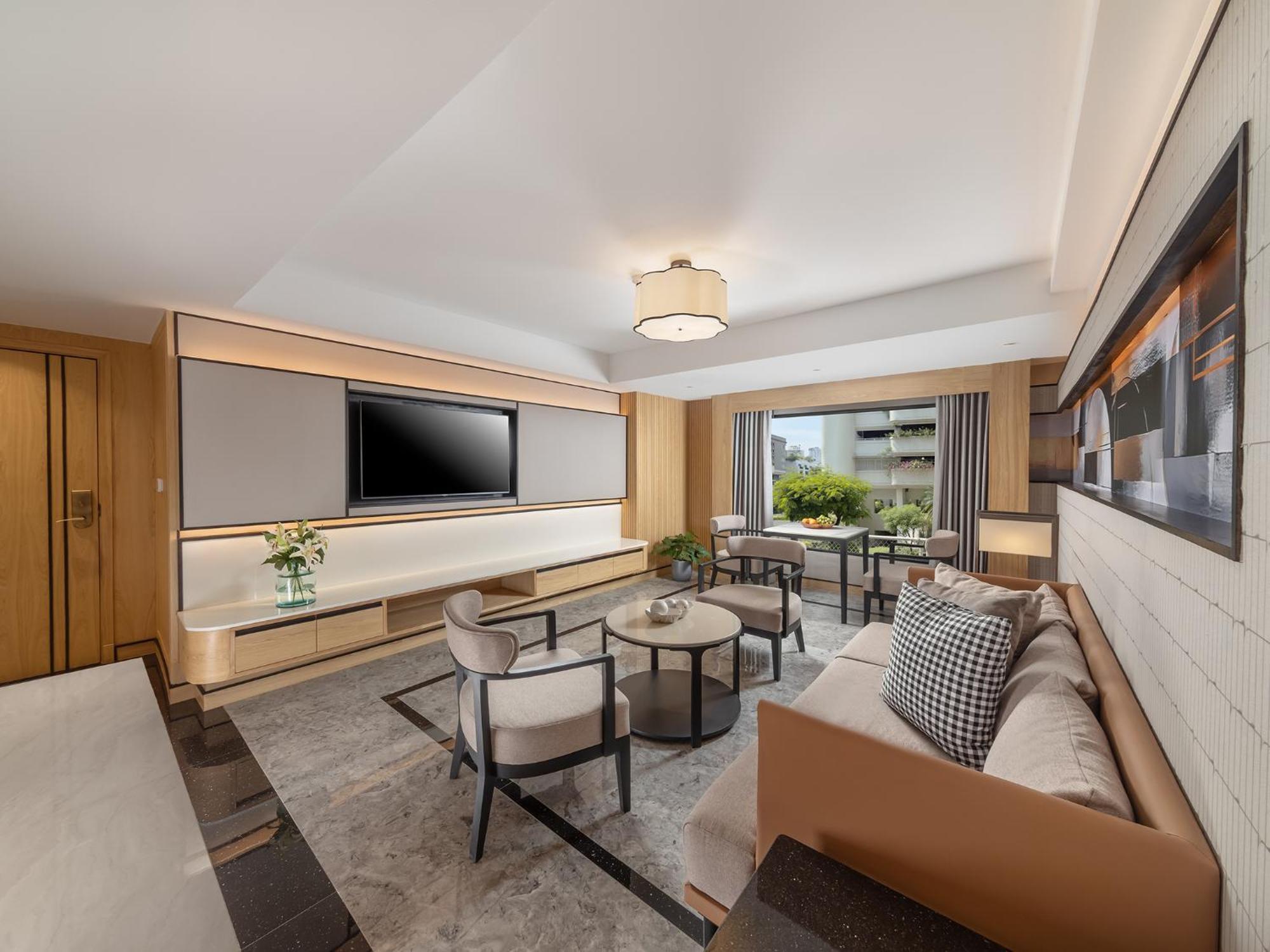 Queen Suite