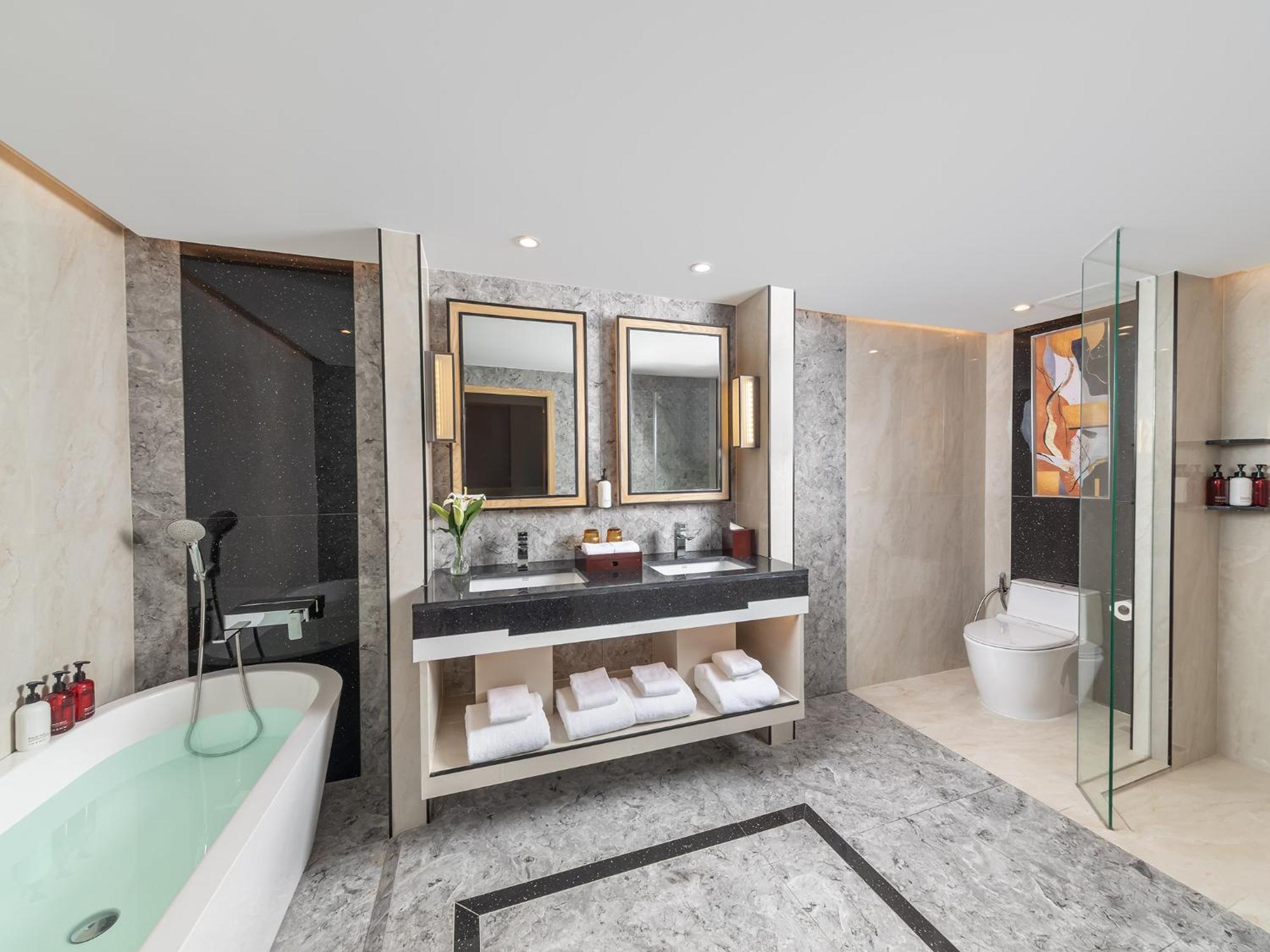 Queen Suite