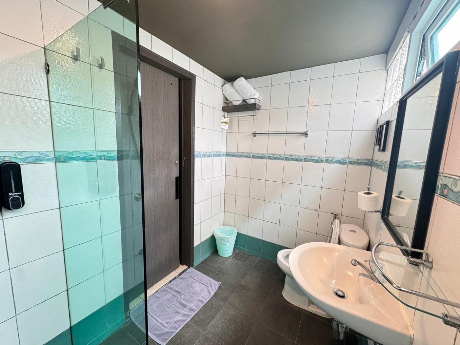 Twin Room Private Bathroom