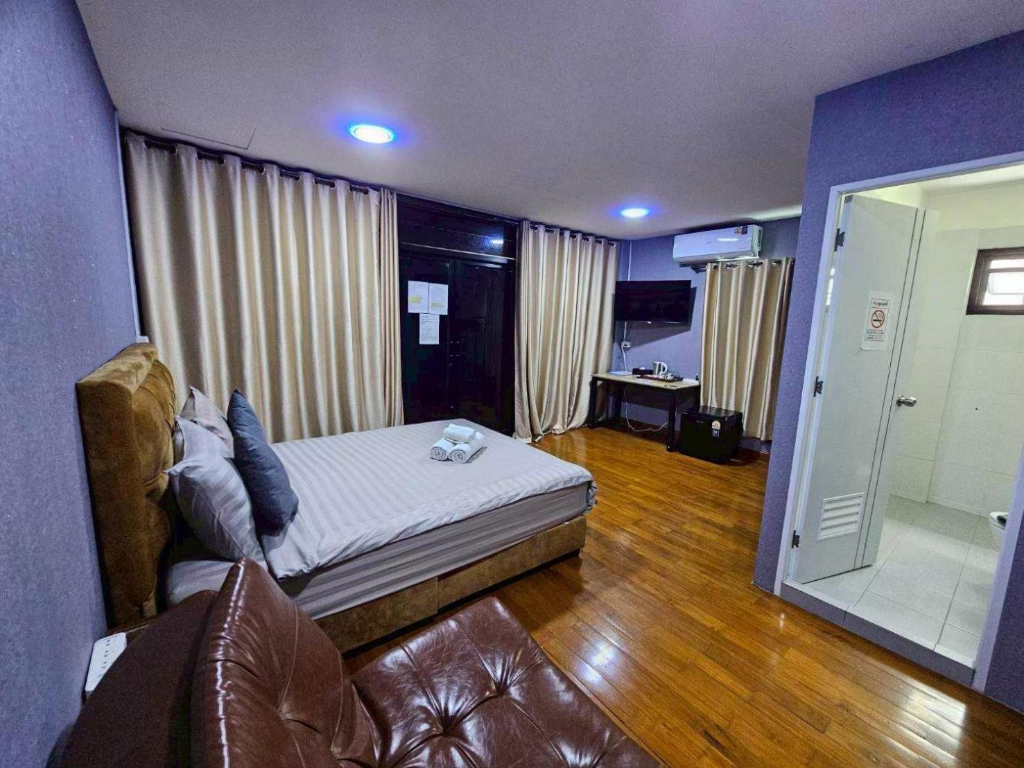 Deluxe Queen Room