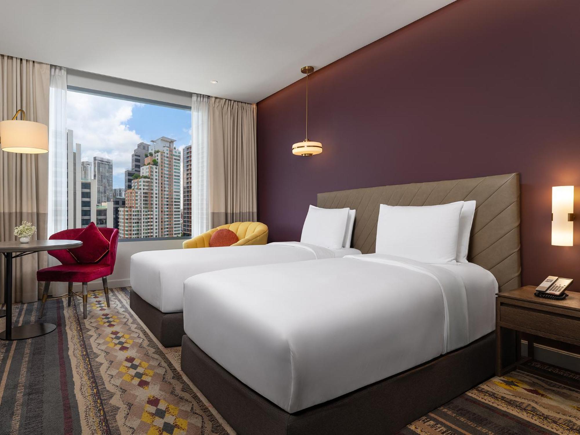 Superior King Room City View